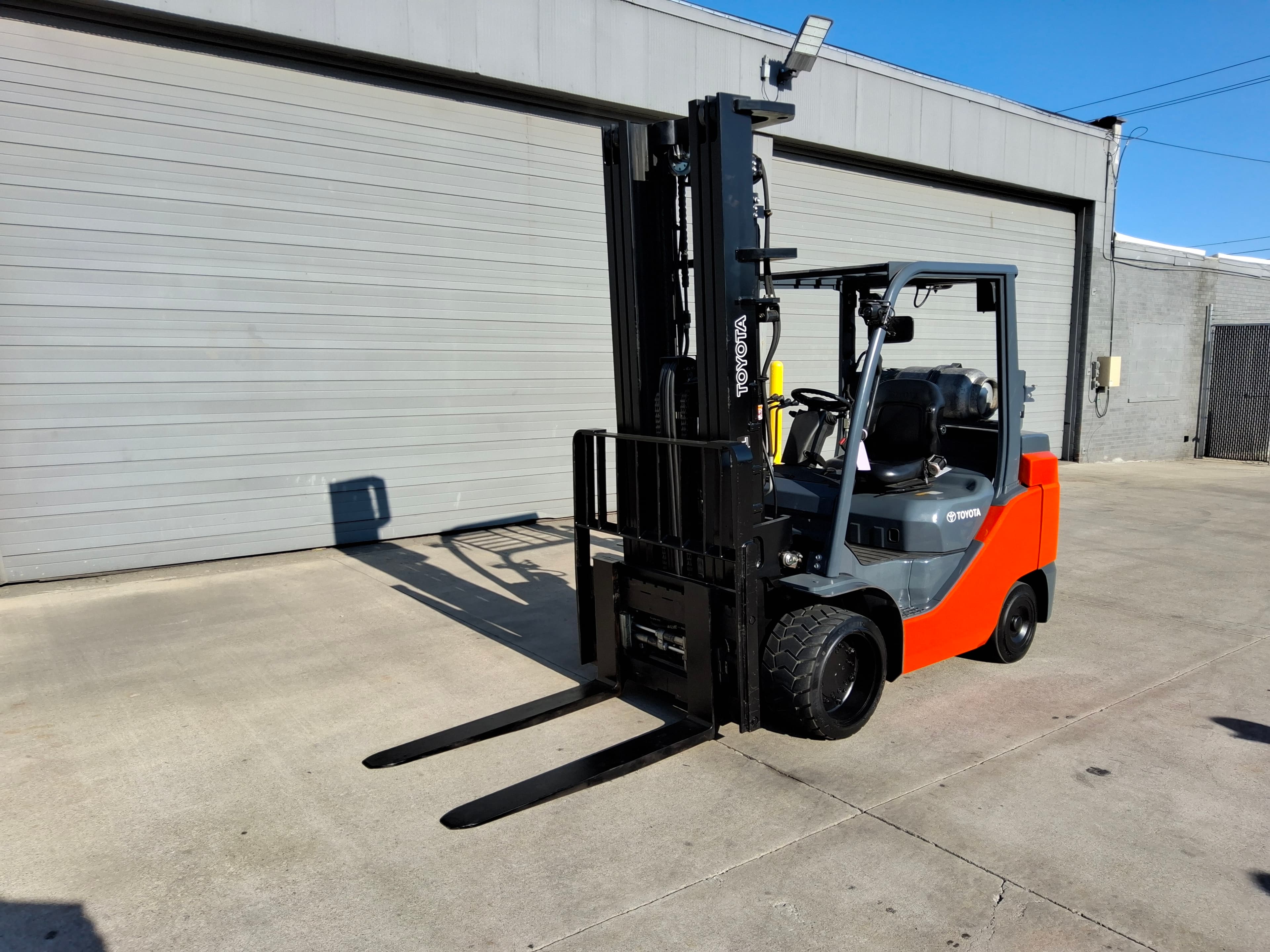 Toyota Model: 8FBCU20 8,000lb Capacity LP Powered Forklift. Hours: 3,746