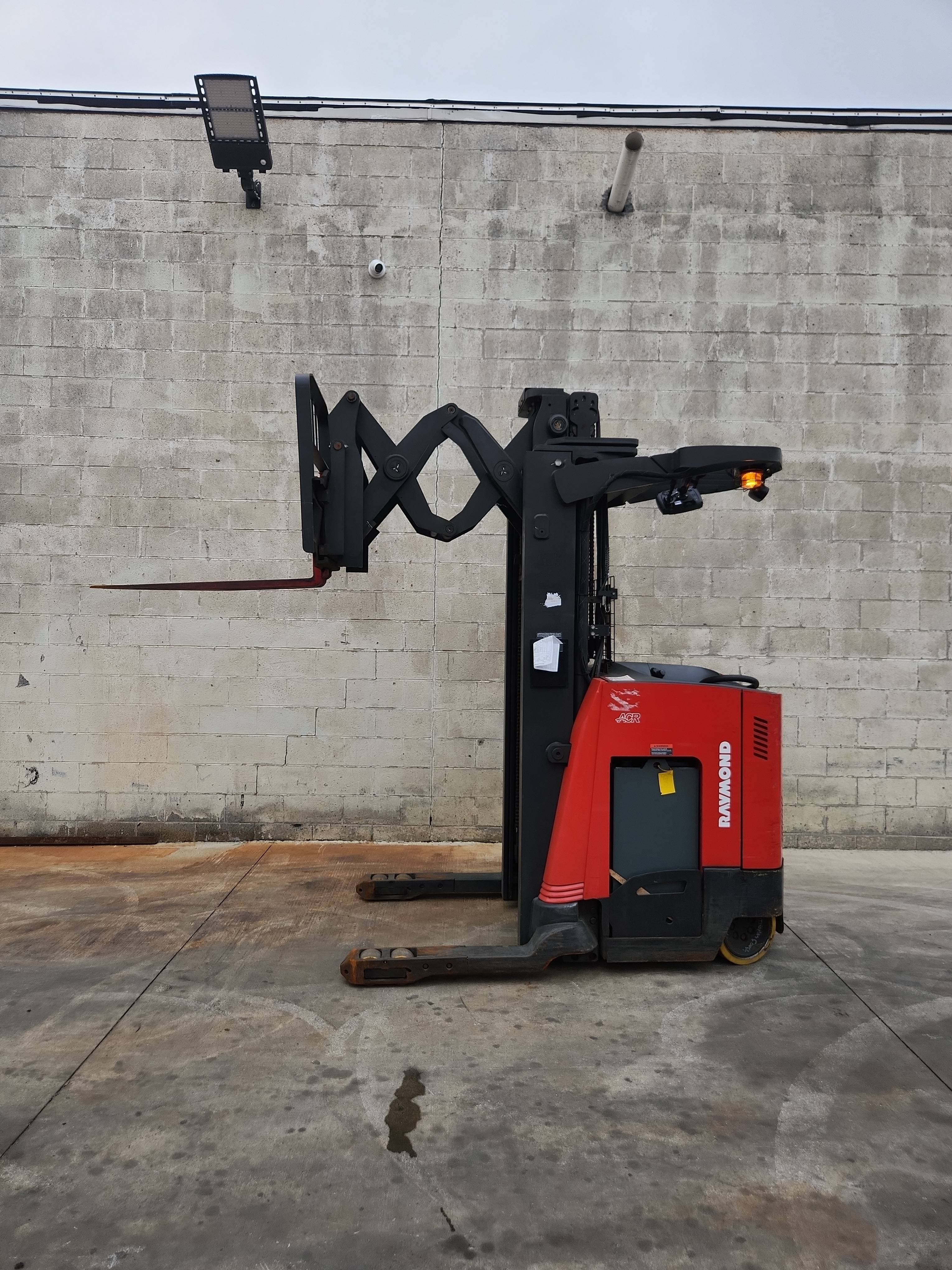 2017 Raymond Model: 750-DR32TT 3,200lb Capacity Electric Forklift.