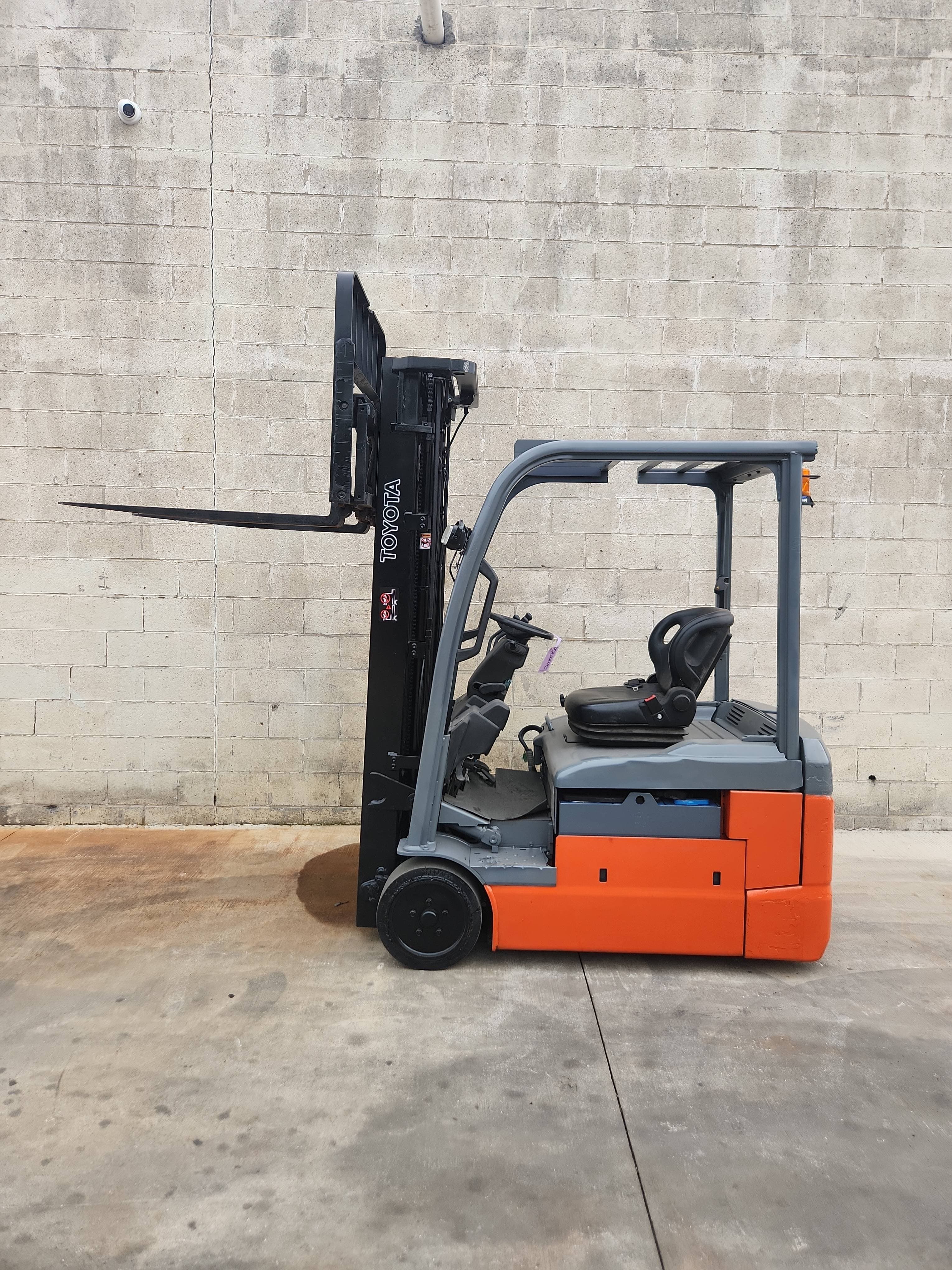 Toyota Model: 8FBEU20 4,000lb Capacity Electric Forklift.