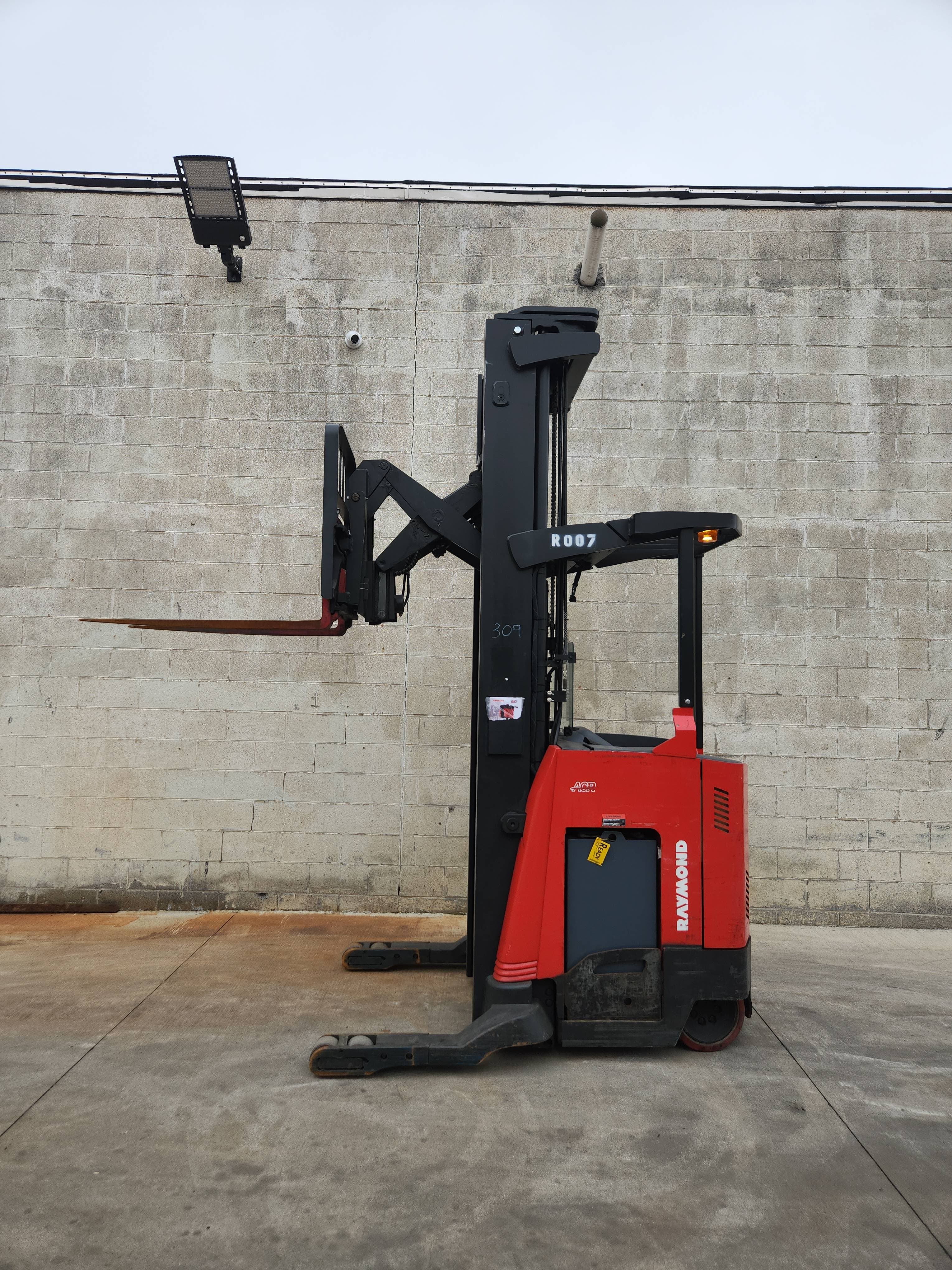 2017 Raymond Model: 750-R45TT 4,500lb Capacity Electric Forklift.