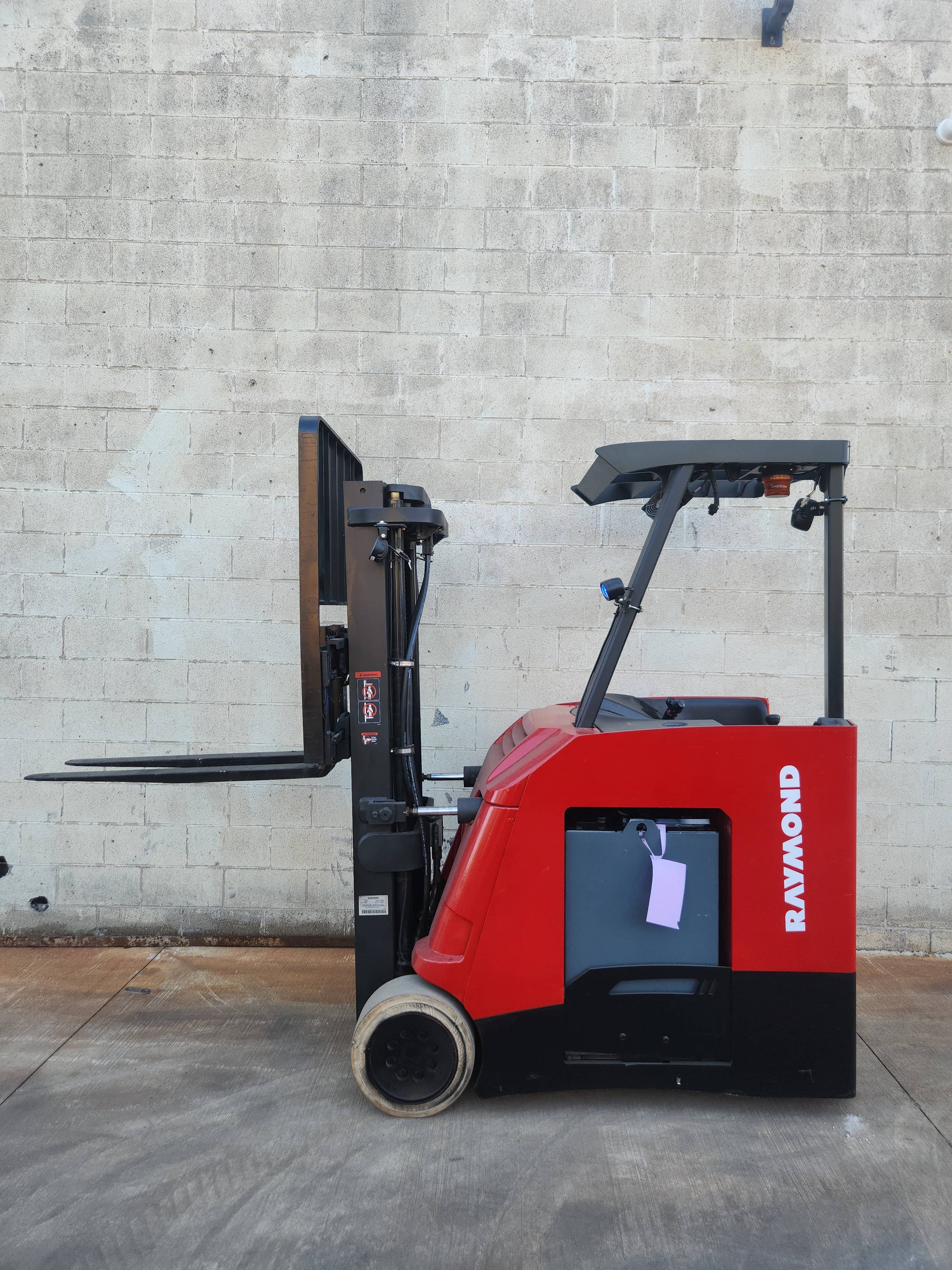 Raymond Model: 425-C40TT 4,000LB Capacity. Stand Up Counterbalance Electric Forklift.