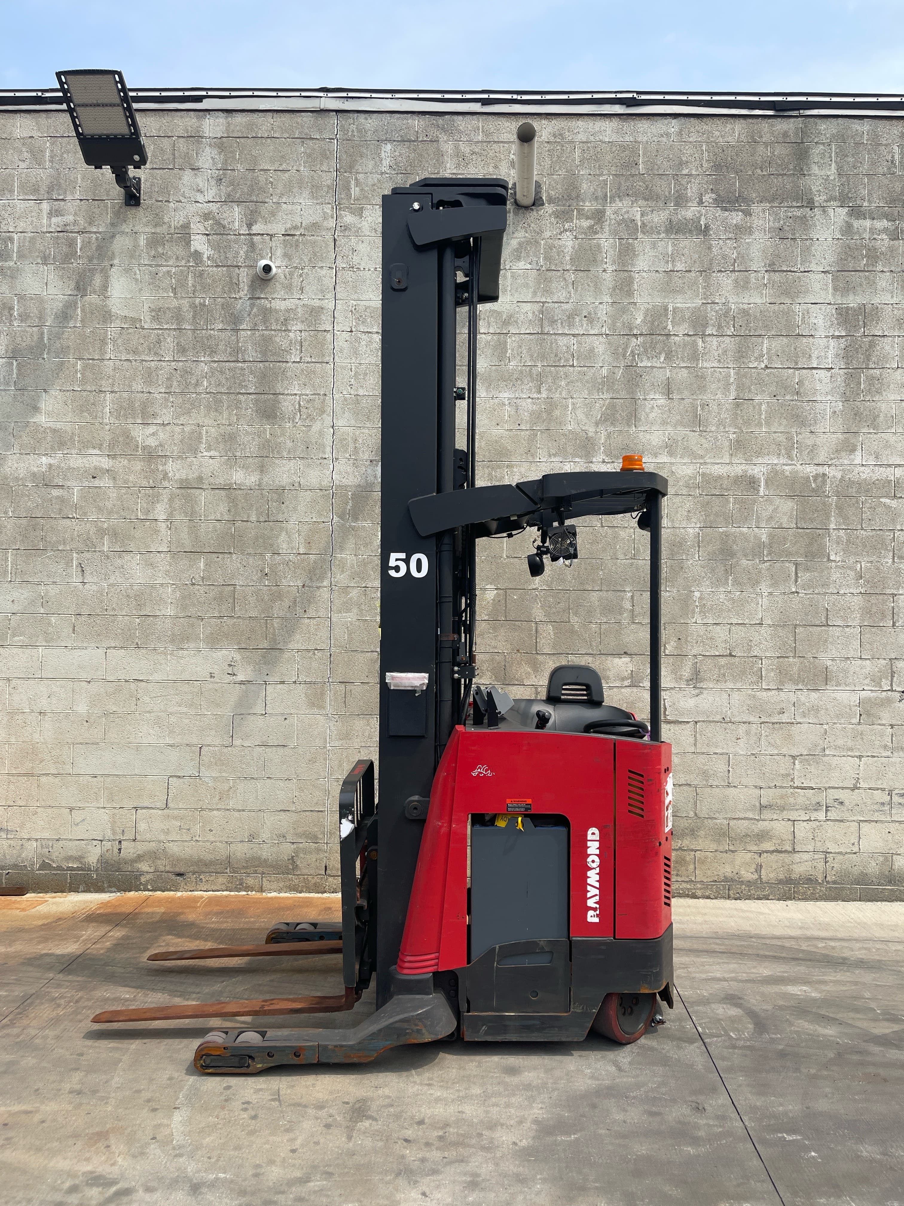 2016 Raymond Model: 750-16-BC53839 4,500lb Capacity Electric Forklift.