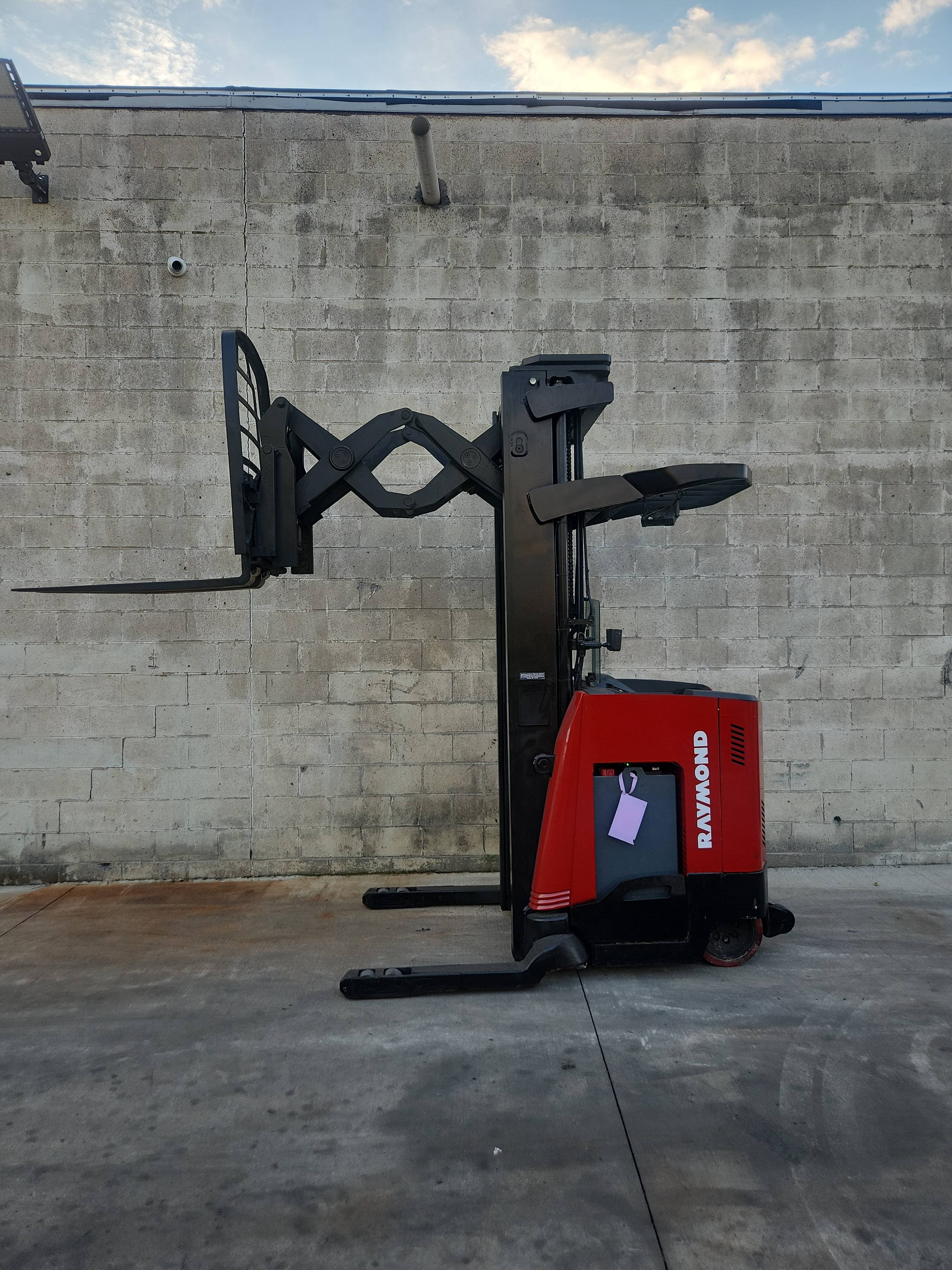 Raymond Model: 740 DR32TT 3,200LB Deep Reach Electric Forklift
