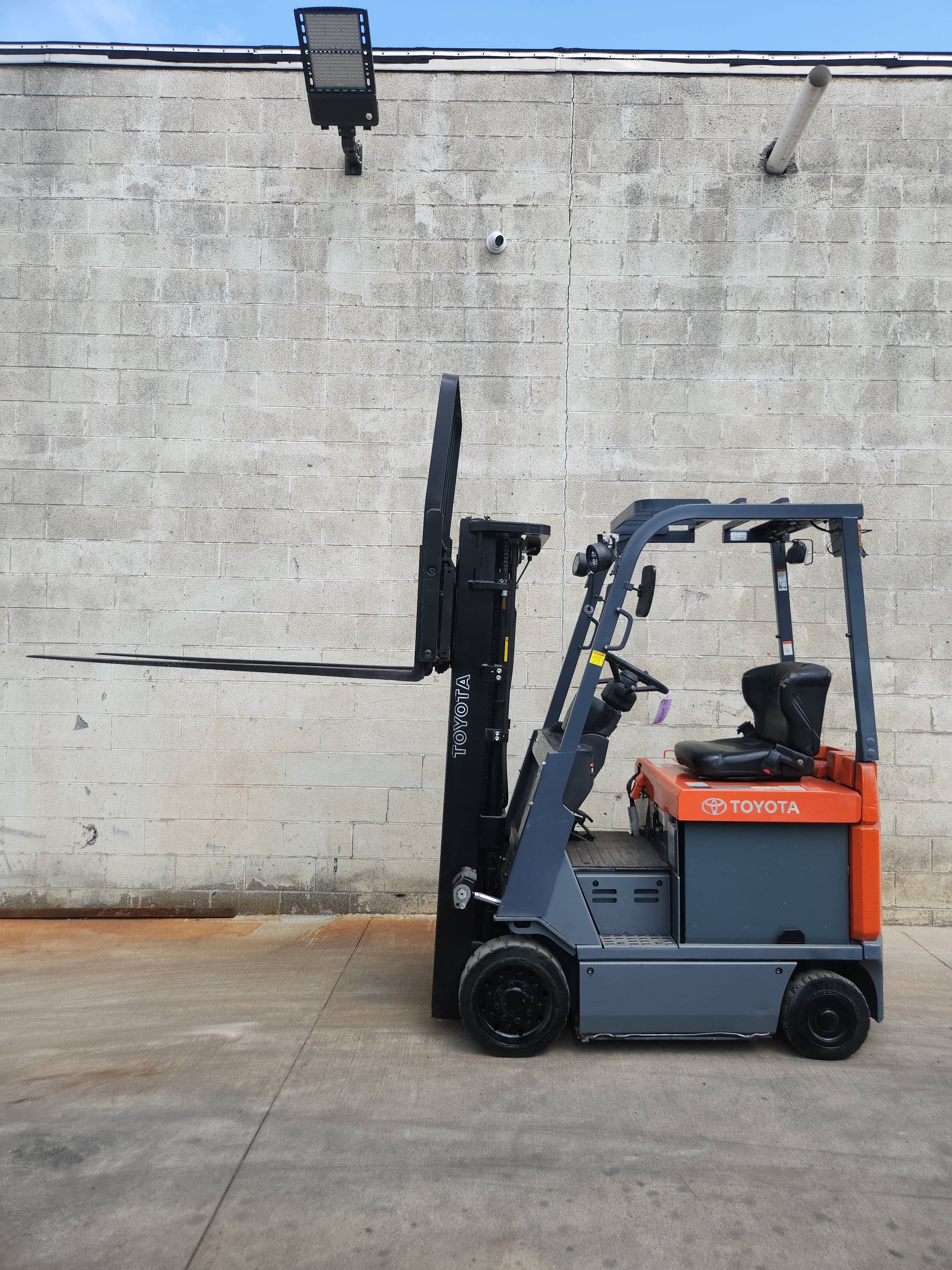 Toyota Model: 7FBCU15 3,000lb Capacity Electric Forklift. Hours: 4,508