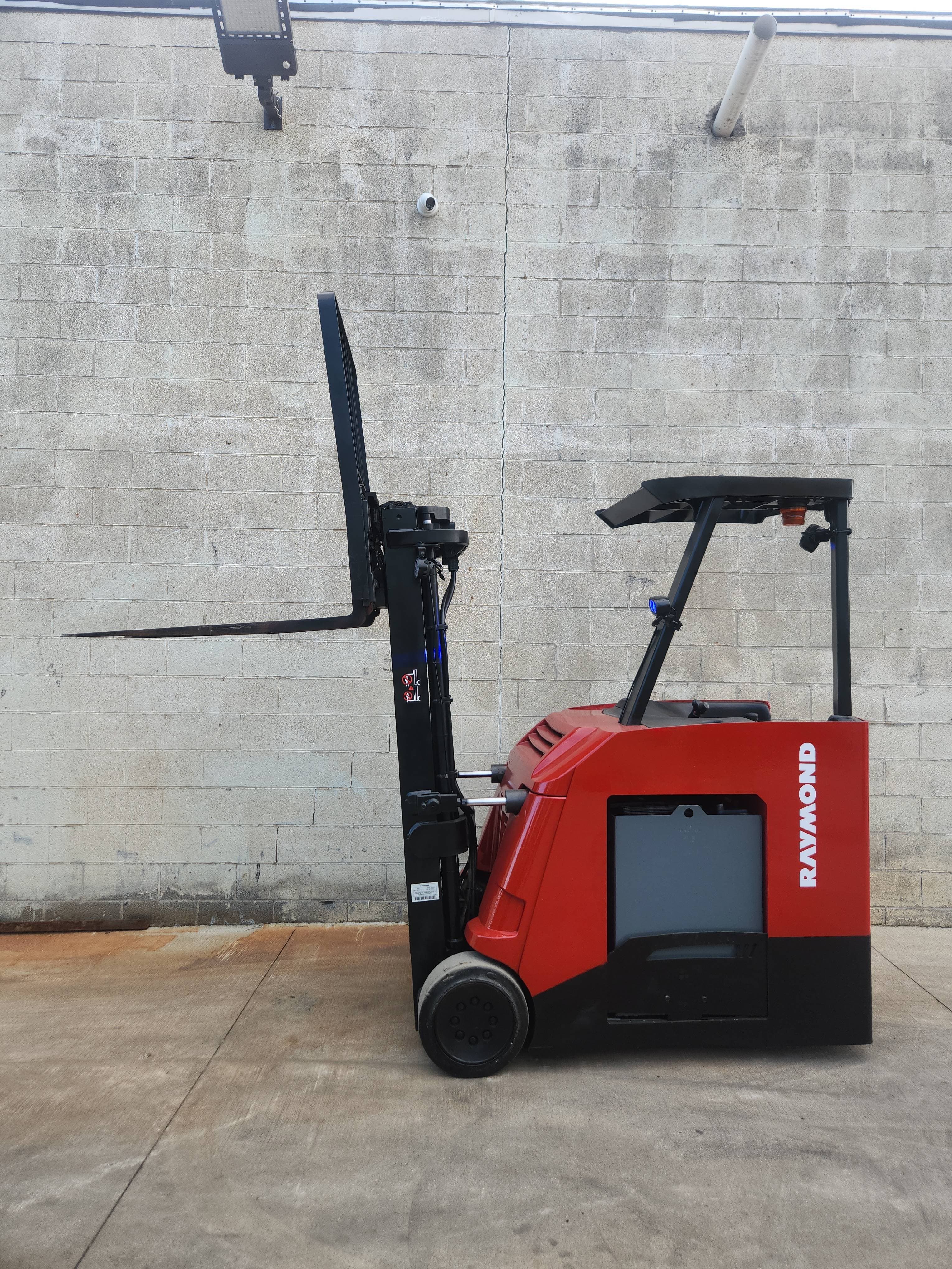 2020 Raymond Model: 425-C50TT 5,000LB Stand Up Counterbalance Electric Forklift. Hours: 4,943