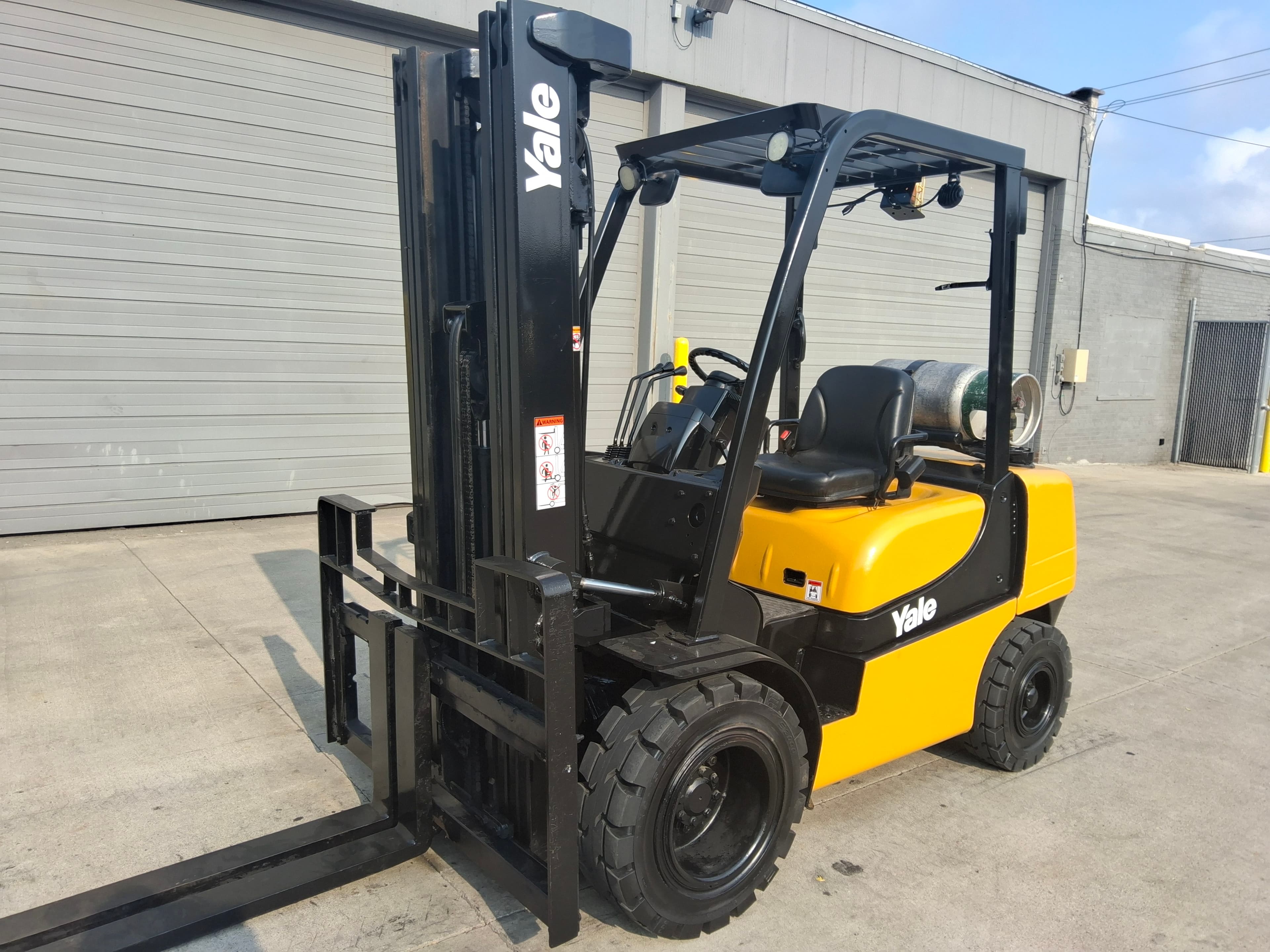 2018 Yale Model: GLP060MXNE 6,000LB Capacity LP Powered Forklift. Hours: 9,913