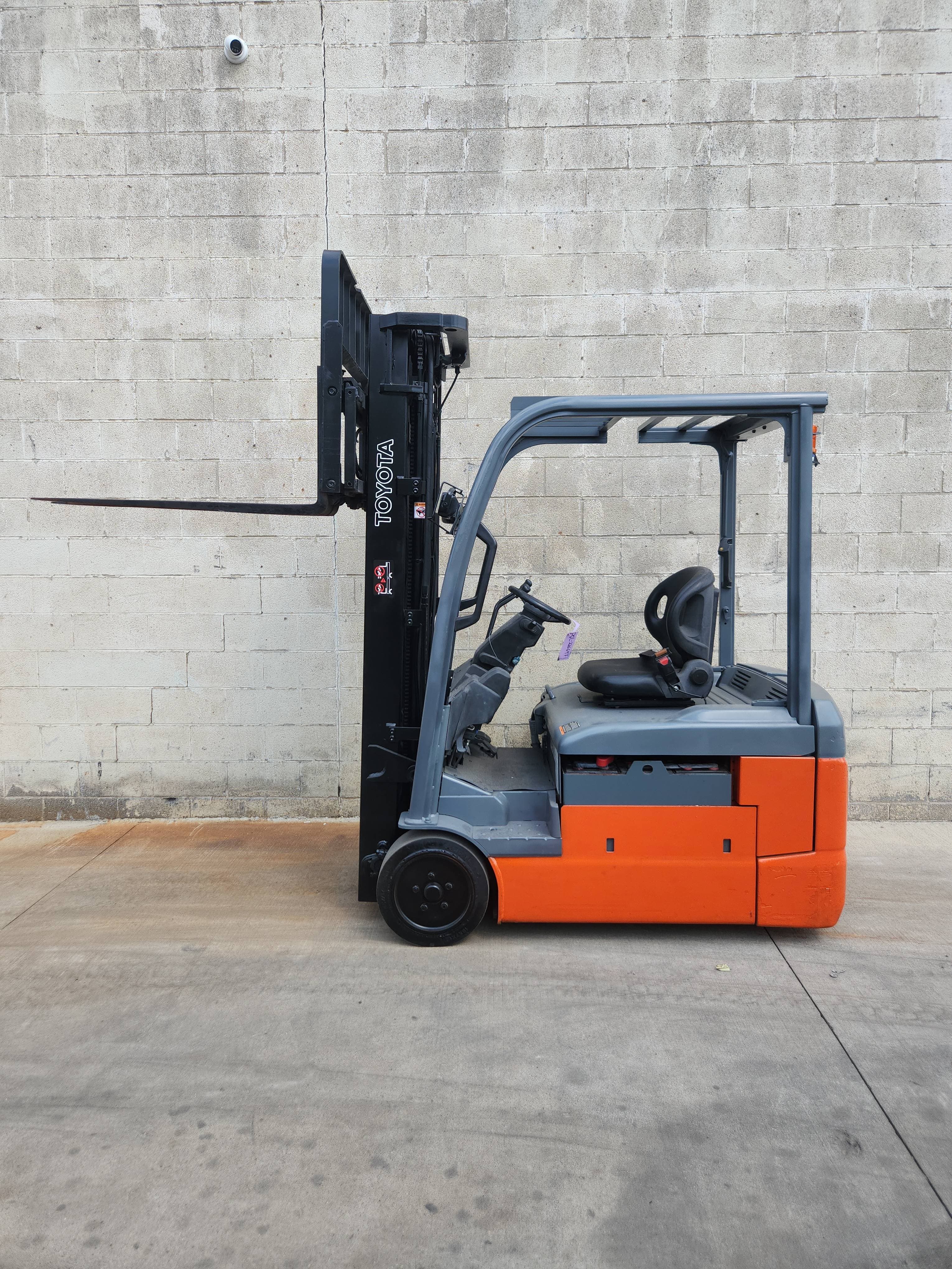 Toyota Model: 8FBE20U 4,000lb Capacity Electric Forklift. Hours: 9,625