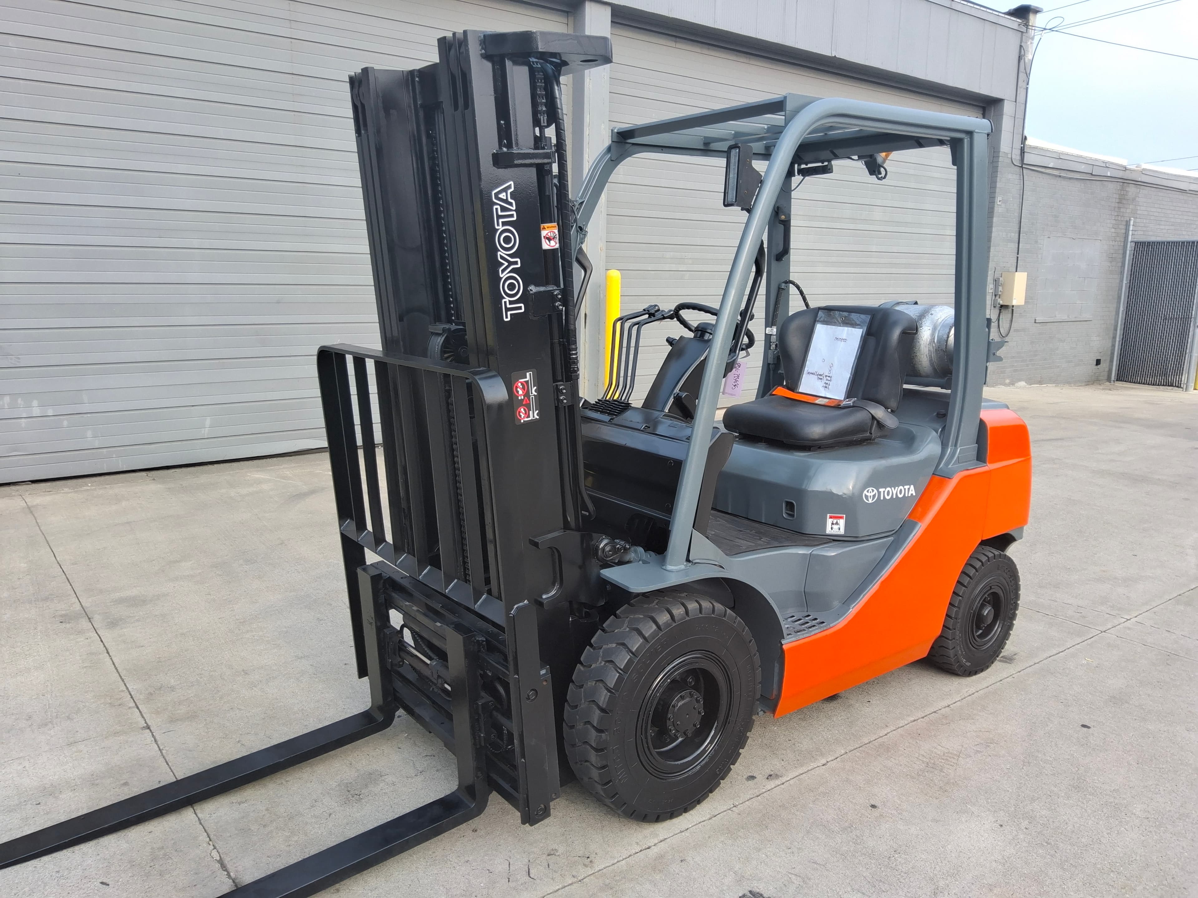 2018 Toyota Model: 8FGU25 5,000lb Capacity LP Powered Forklift. Hours: 6,341