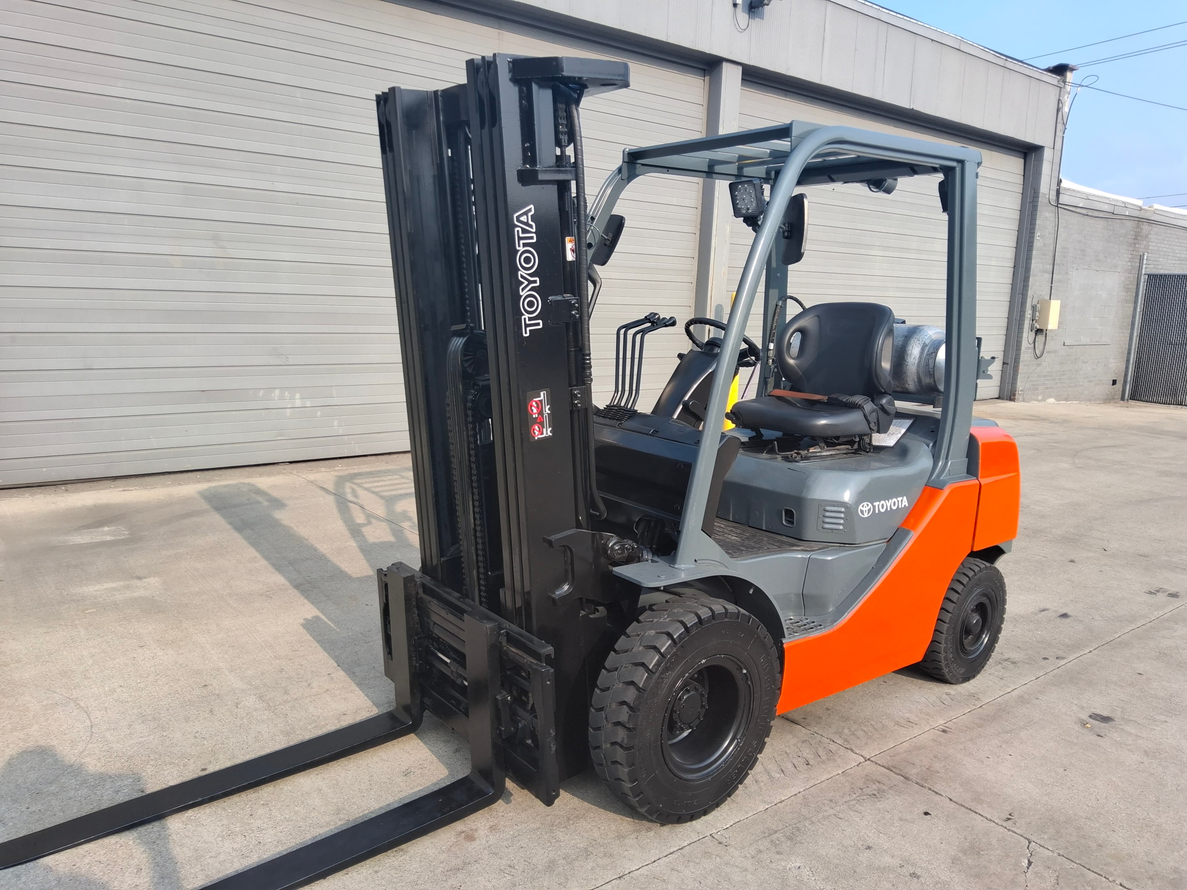 2017 Toyota Model: 8FGU25 5,000lb Capacity LP Powered Forklift.