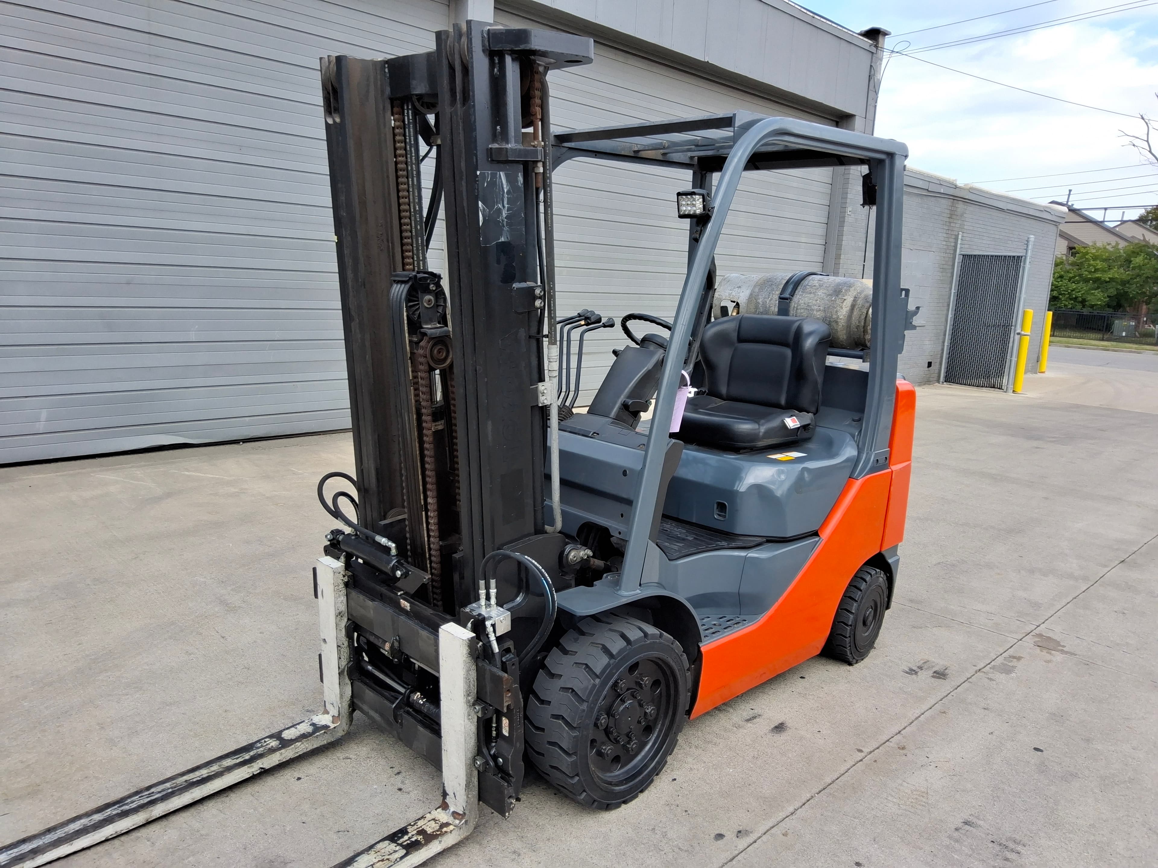 2014 Toyota Model: 8FGCU25 5,000lb Capacity Cushion Tire LP Powered Forklift.