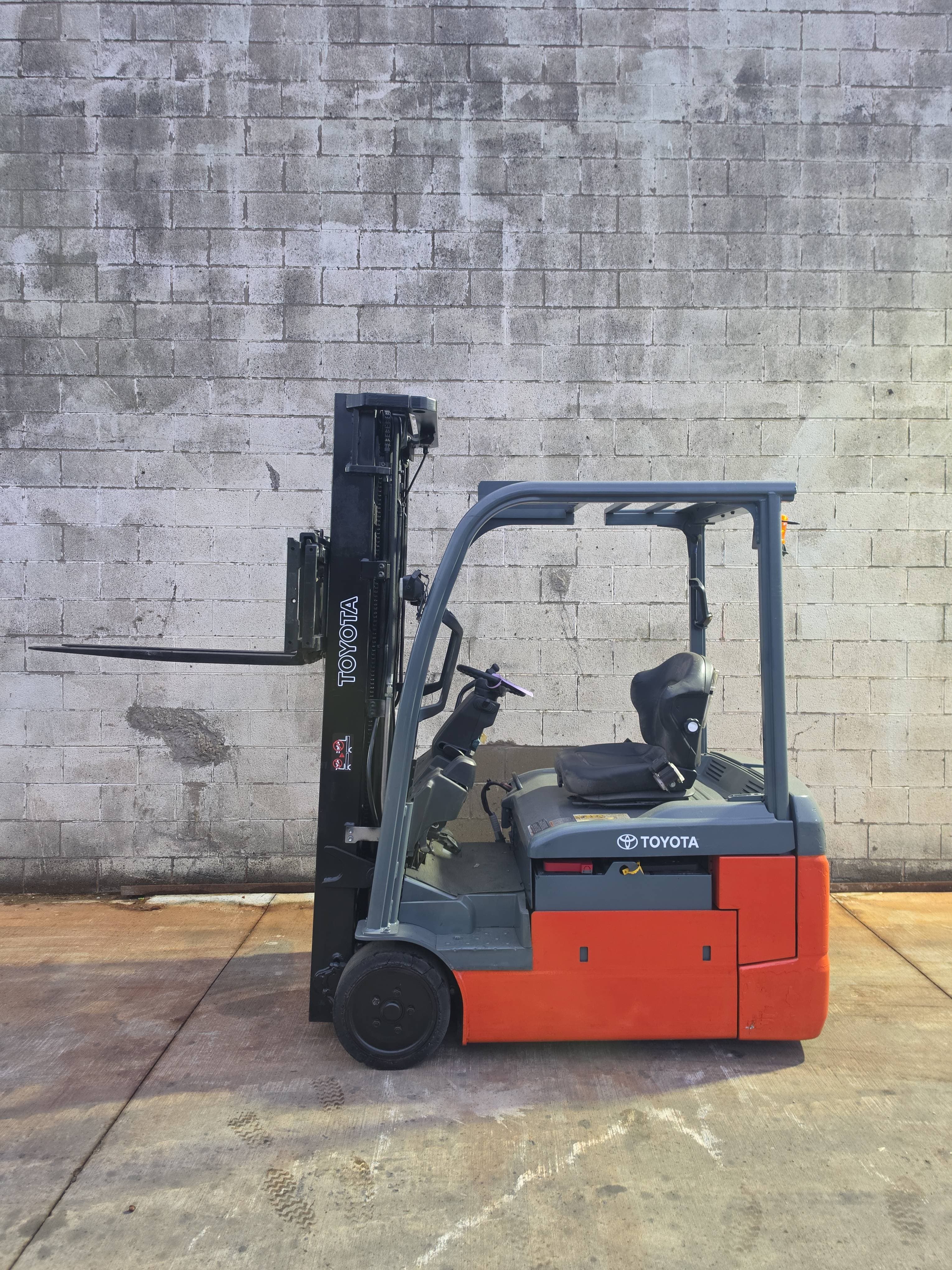 Toyota Model: 8FBE20U 4,000lb Capacity Electric Forklift