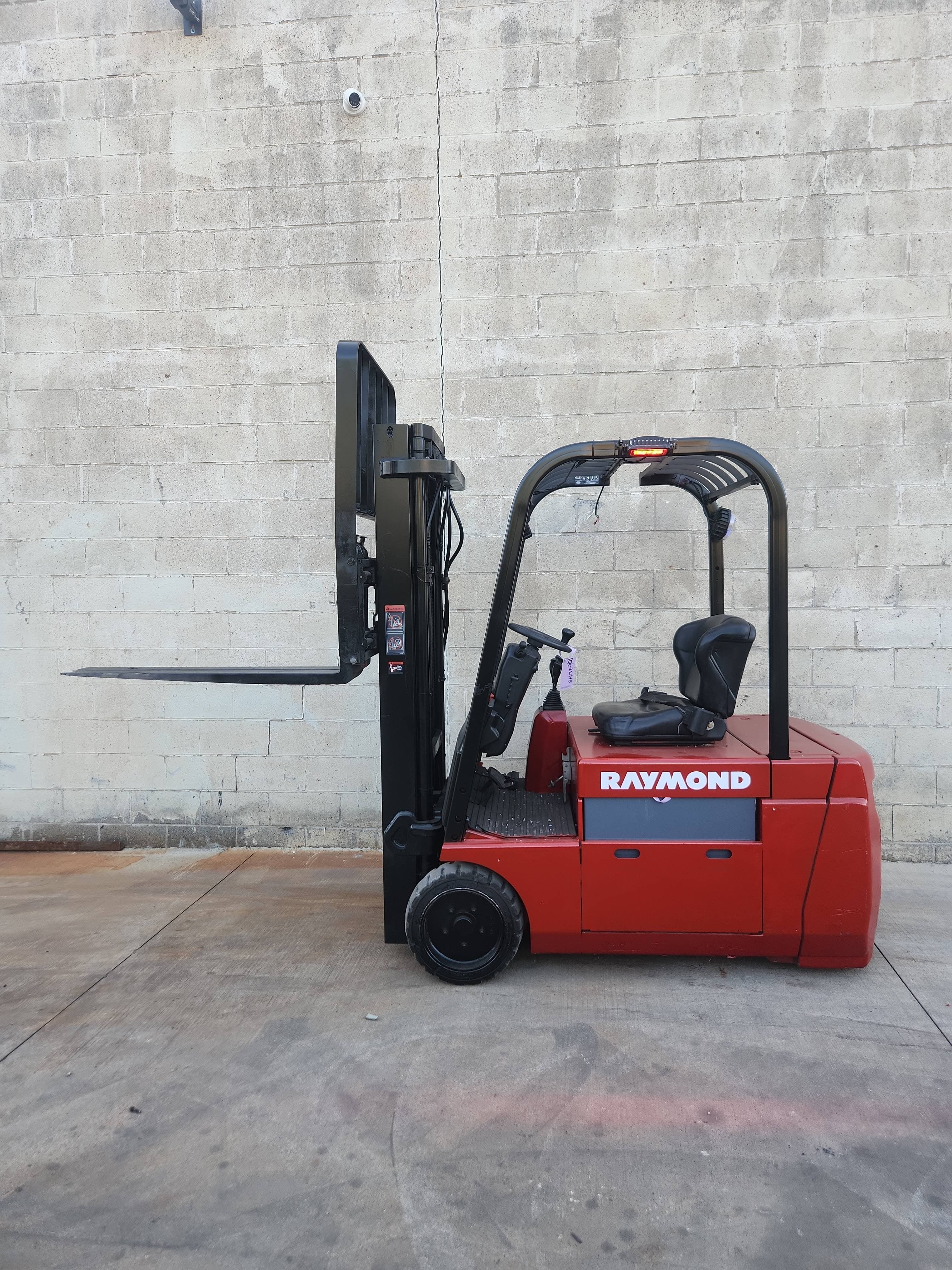 Raymond Model: 445-C35TT 3,500Lb 3-Wheel Electric Forklift.