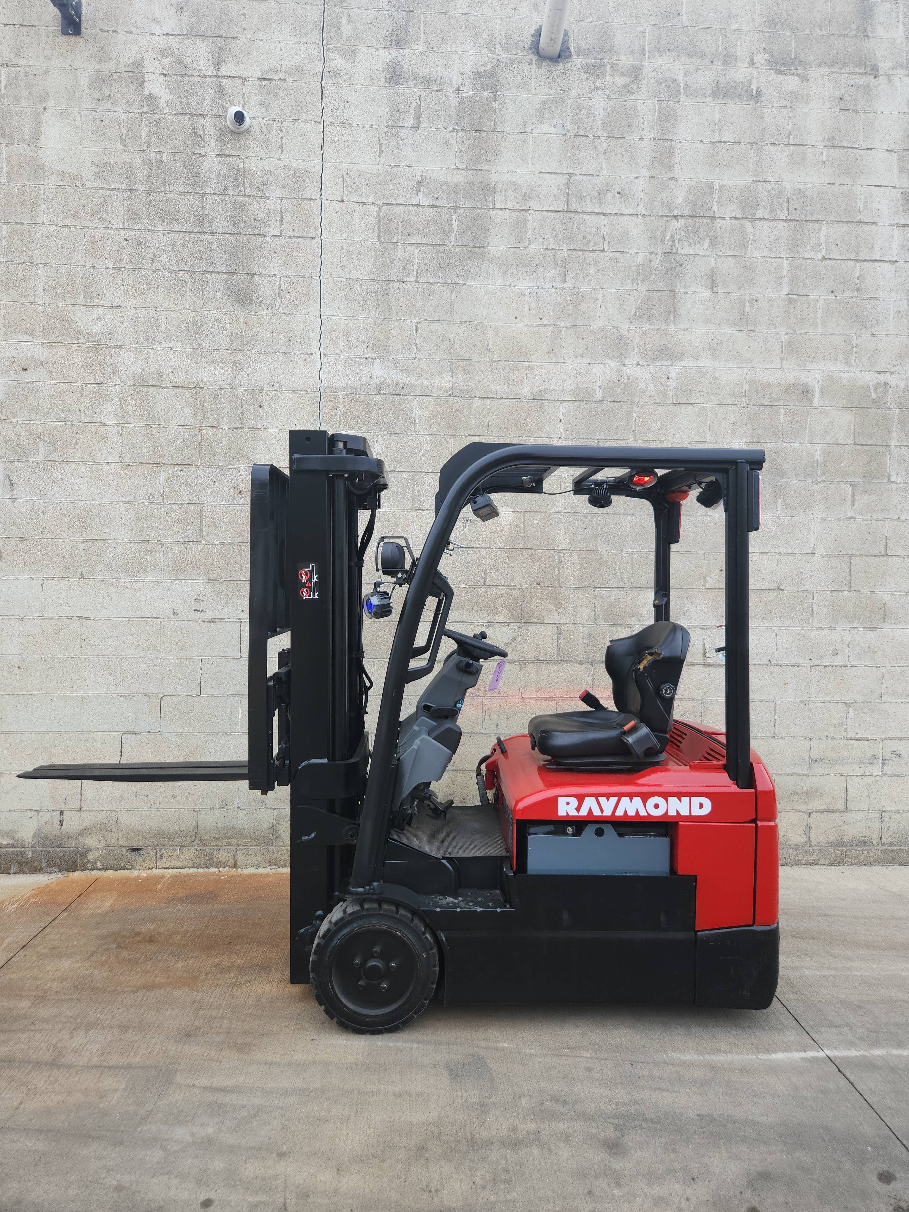 2020 Raymond Model: 4460C30 3,000LB Capacity. 3-Wheel Counterbalanced Sit Down Forklift.