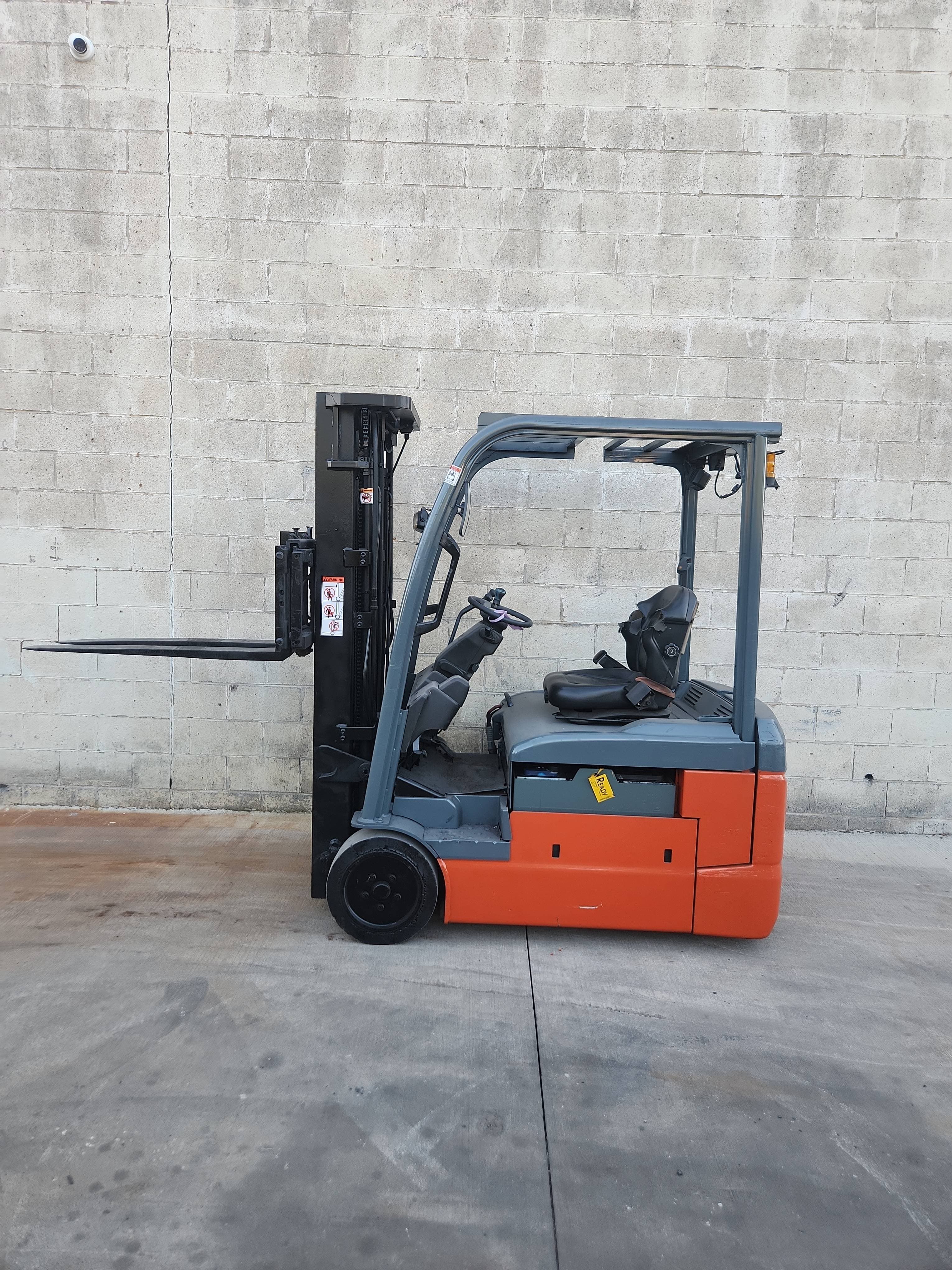 Toyota Model: 8FBE20U 4,000lb Capacity Electric Forklift.