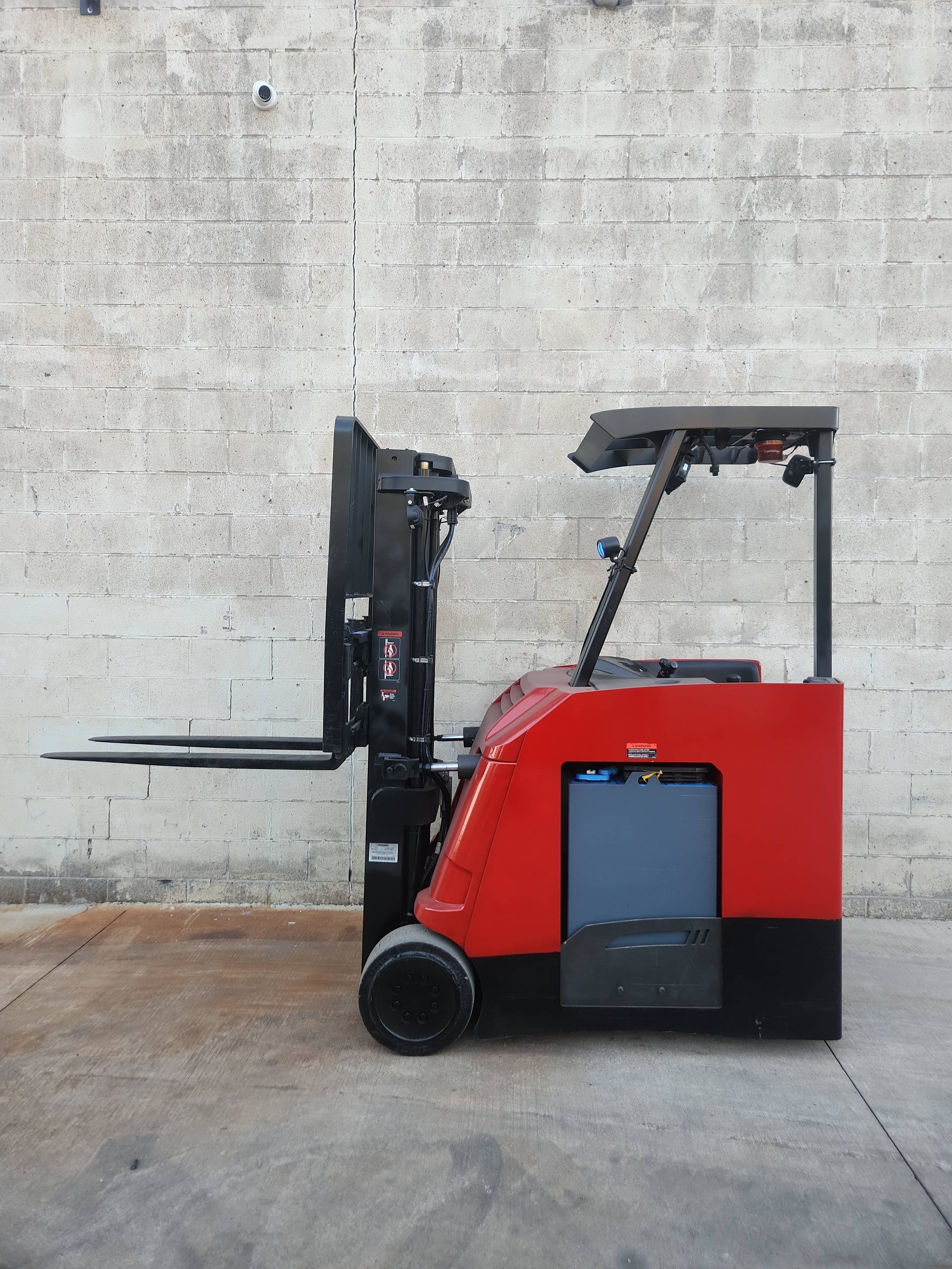 2021 Raymond Model: 425-C40TT 4,000lb Stand Up Counterbalance Electric Forklift.