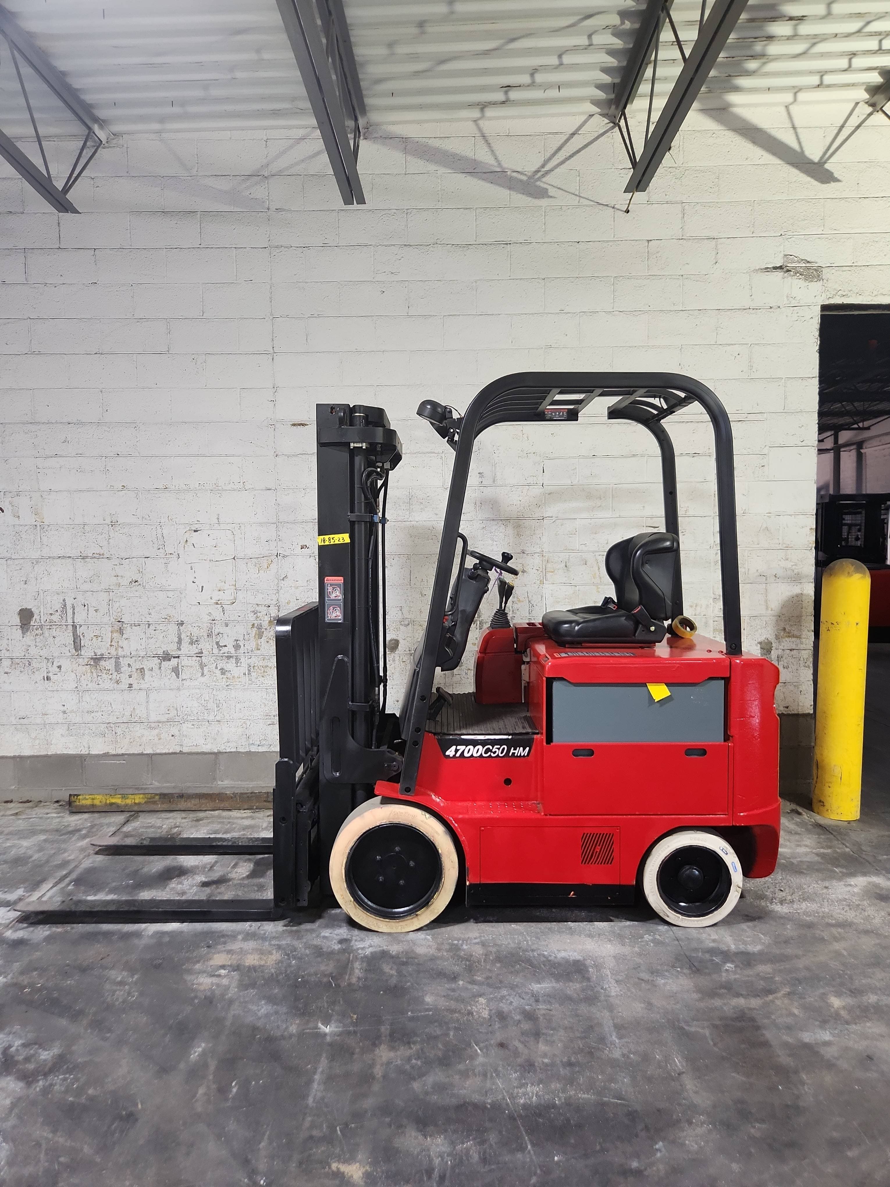 Raymond Model: 470-C50HMTT 5,000lb Capacity Electric Forklift. Hours: 4,652.