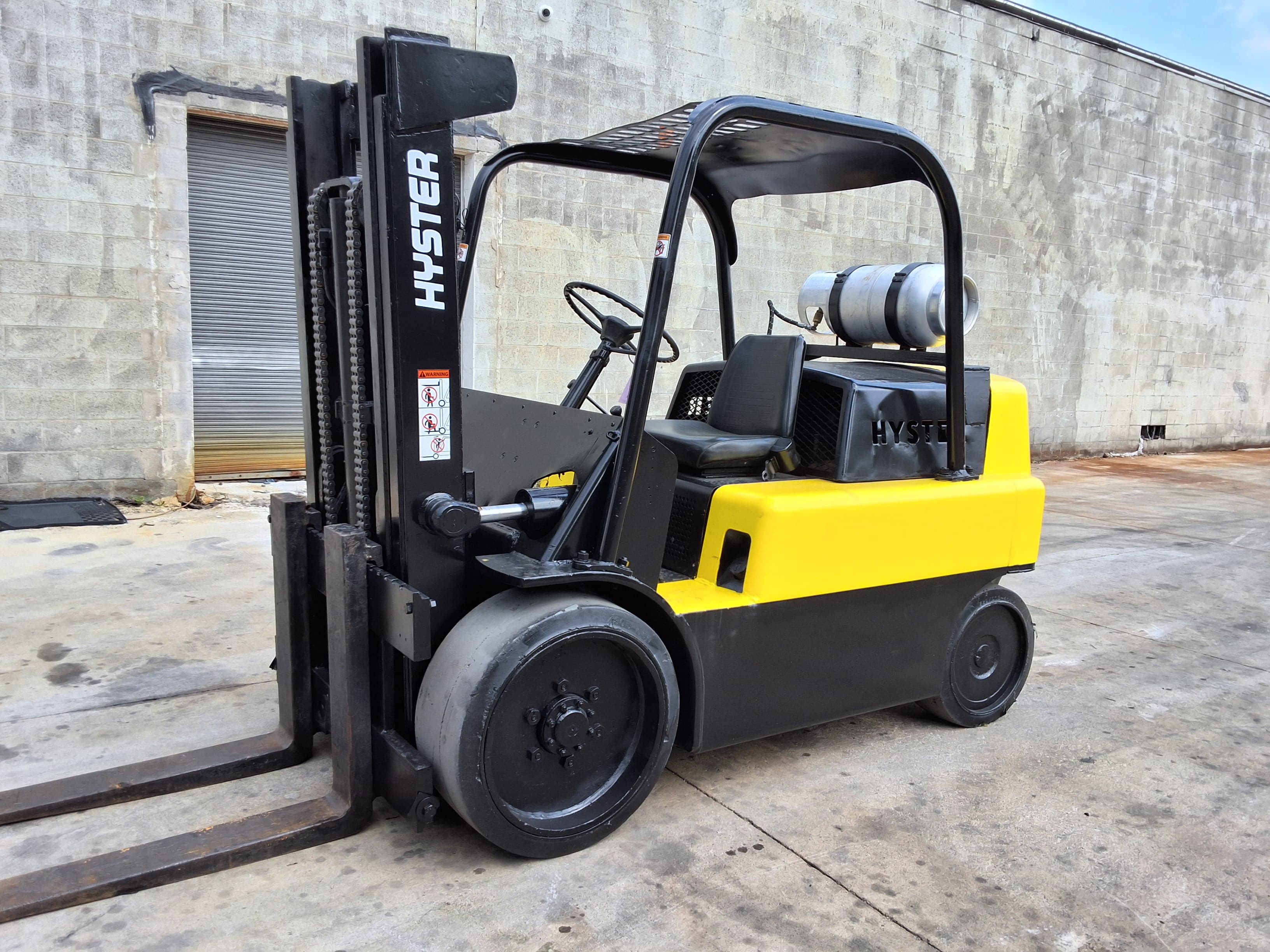 Hyster 15,000lbs Capacity, 3 speed manual transmission, 48" forks