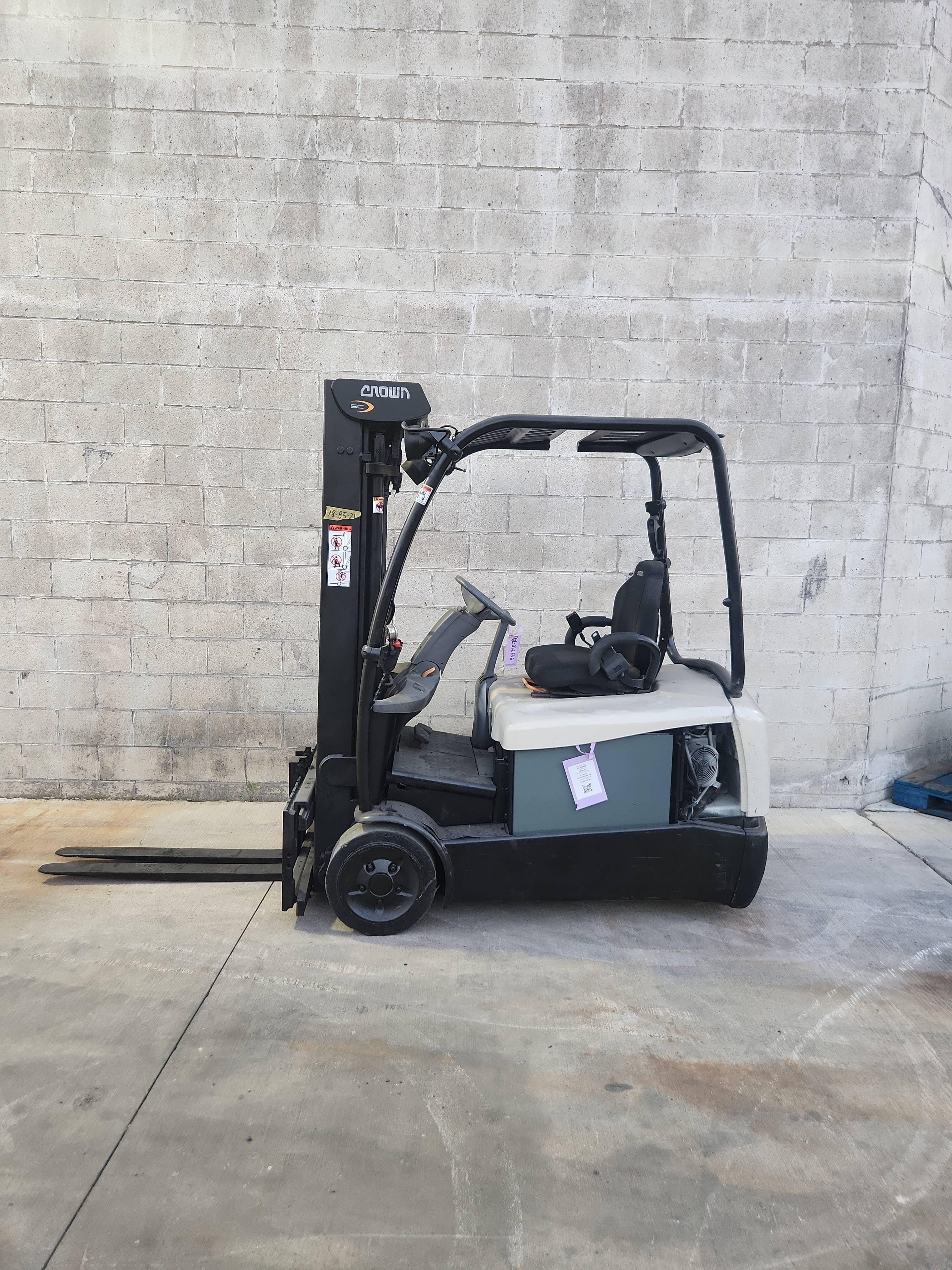 Crown Model: SC5245-40 4,000lb Capacity Electric Forklift