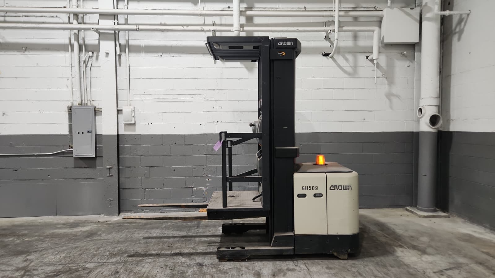 Crown Model: SP3510-30 3,000 lb Capacity Order Picker Electric Forklift. Hours: 4,856