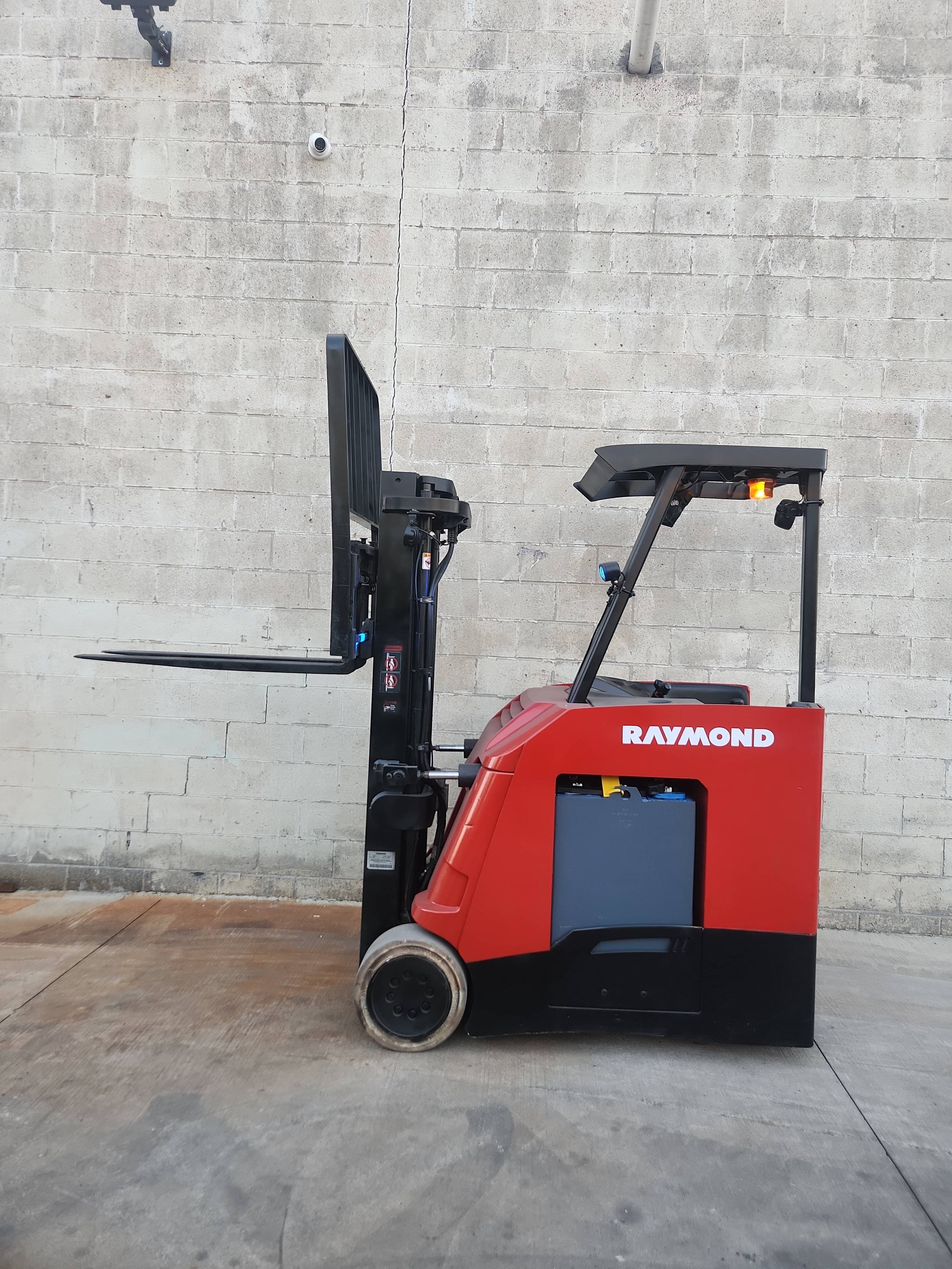 2021 Raymond Model: 425-C40TT 4,000lb Stand Up Counterbalance Electric Forklift.
