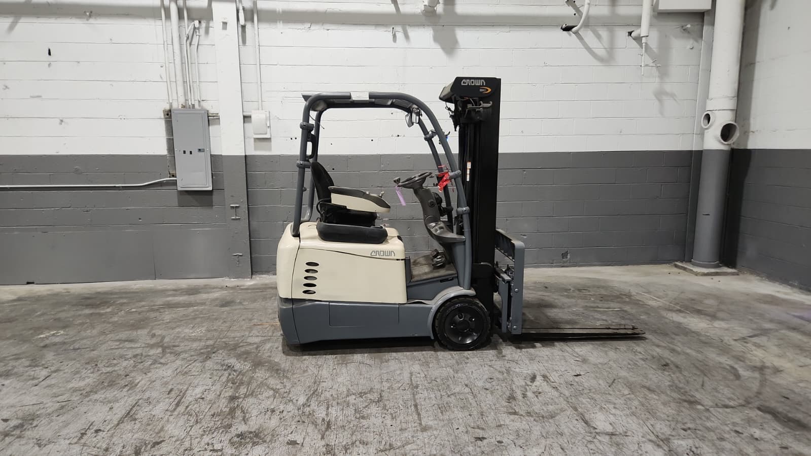 Crown Model Number: SC5225-35, Sideshifter, Forklift.