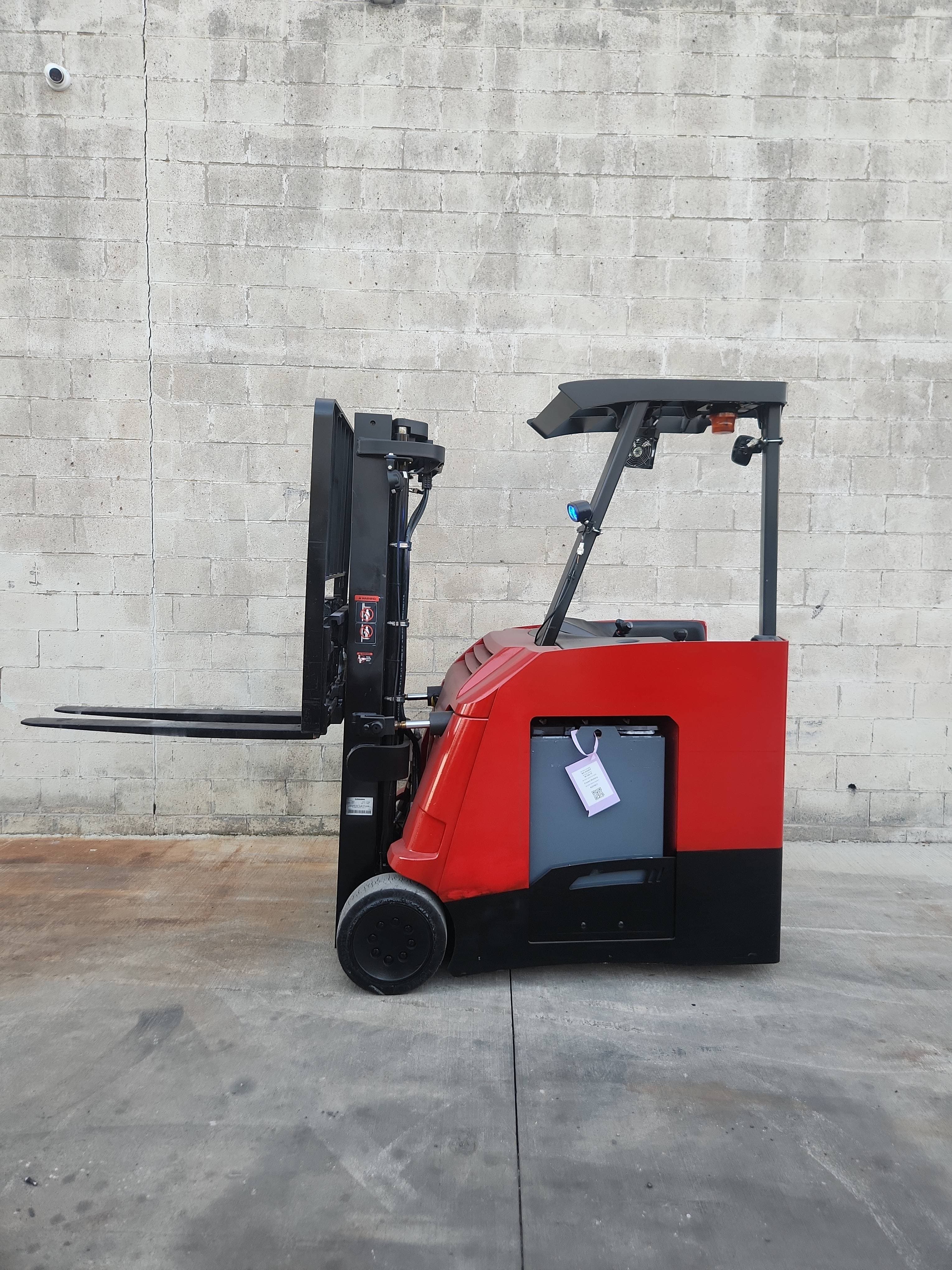 2021 Raymond Model: 425-C40TT 4,000lb Stand Up Counterbalance Electric Forklift.