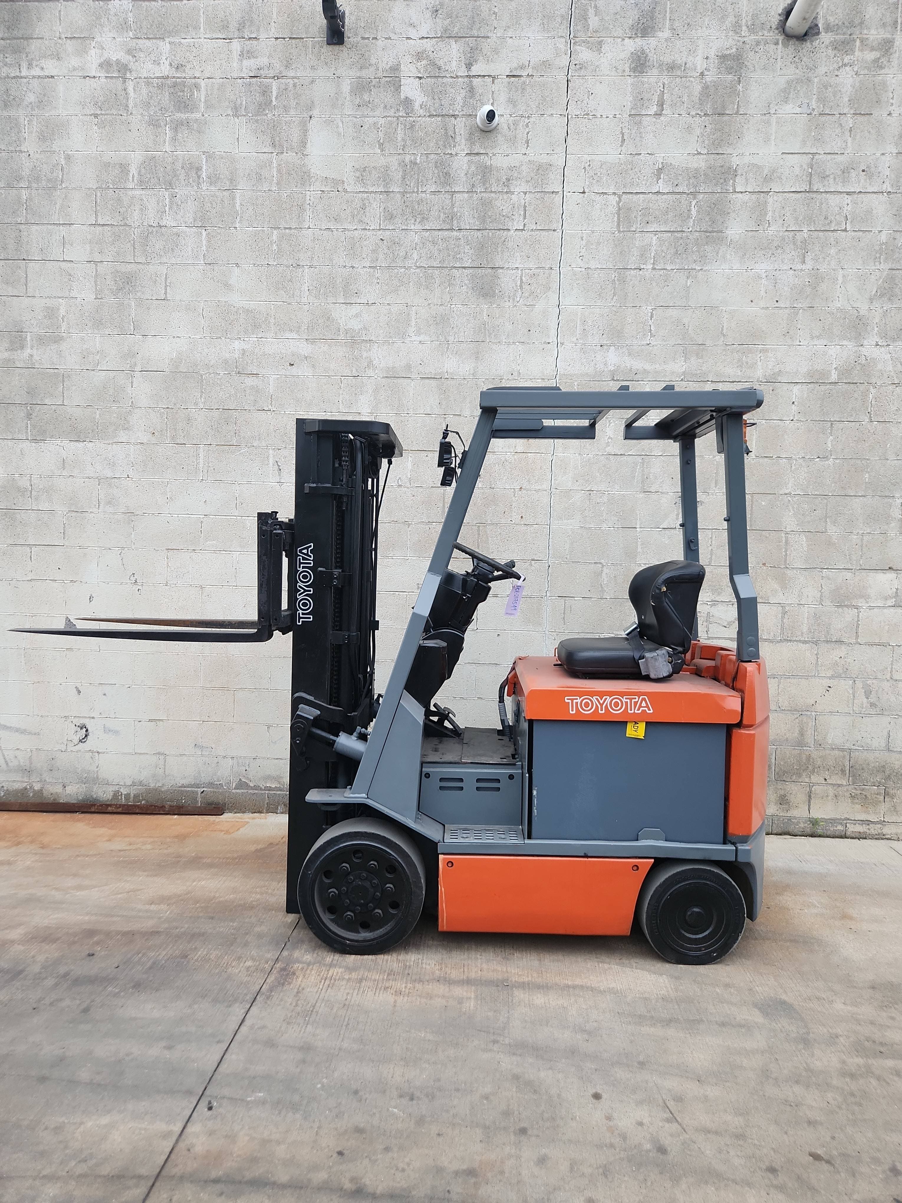 Toyota Model: 7FBCU25 5,000lb Capacity Electric Forklift.