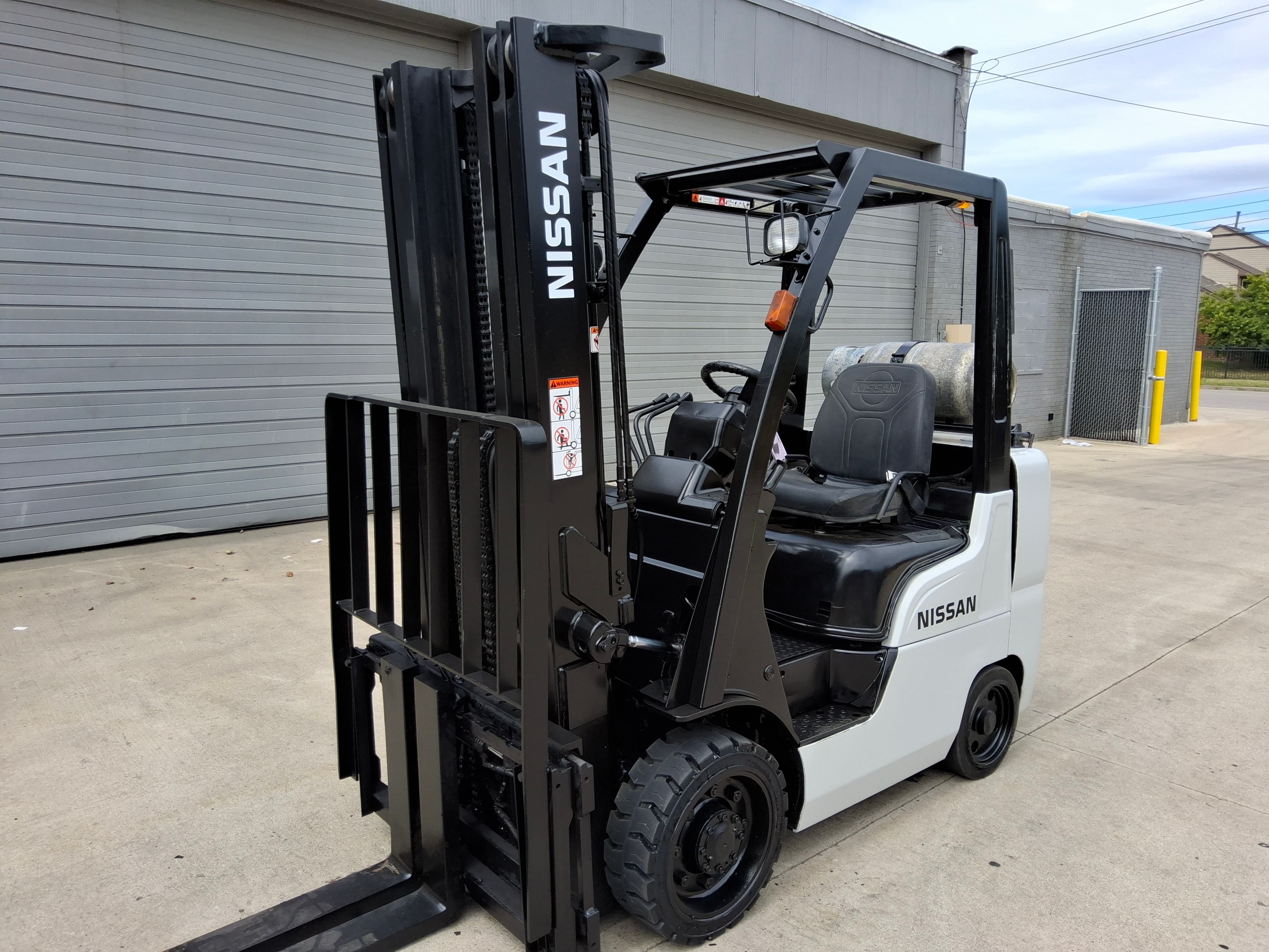 Nissan Model: MCUL02A30LV. 6,000lb Capacity. LP Powered Forklift. Hours: 8,734