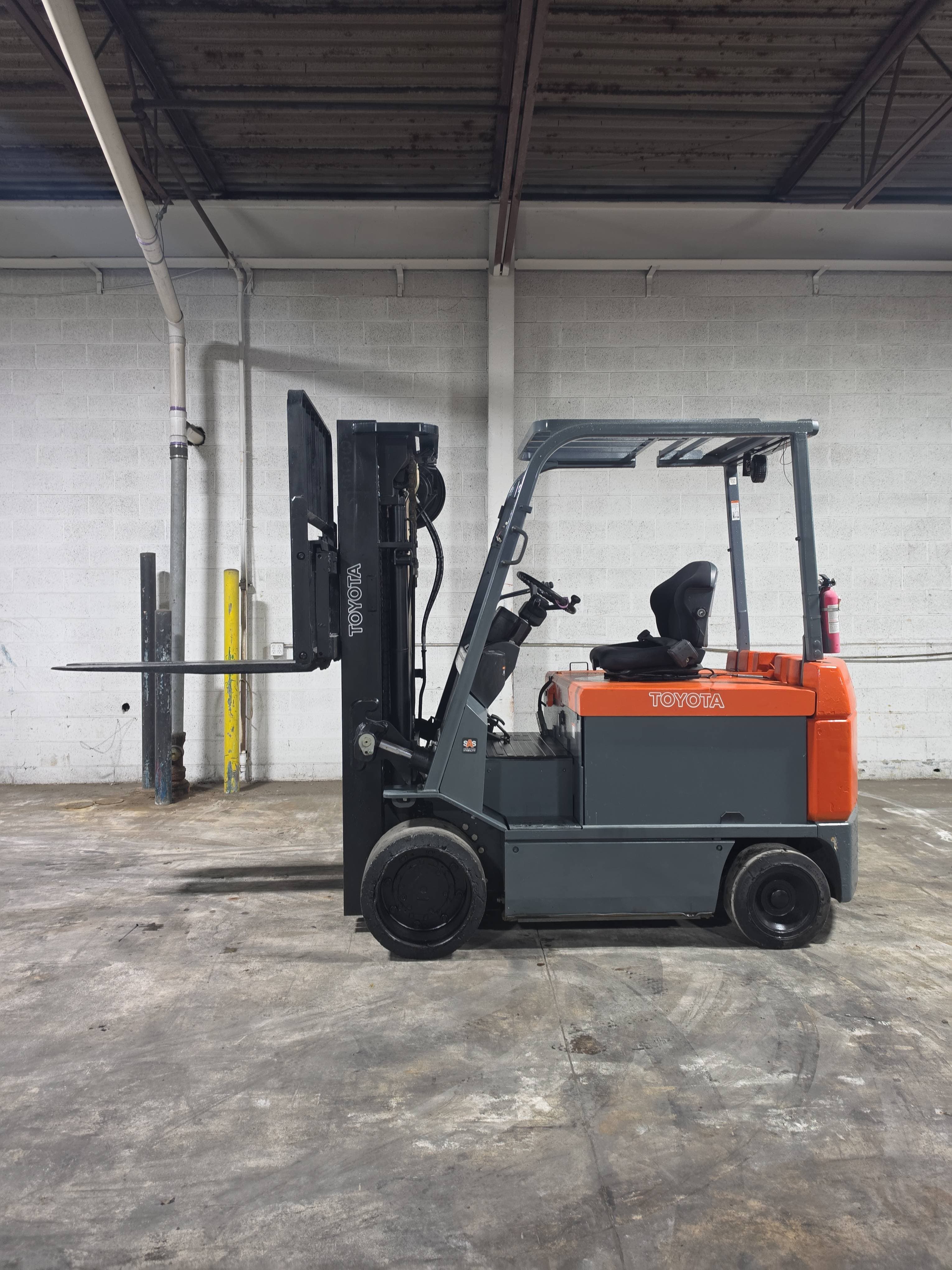 Toyota Model: 7FBCU45 10,000lb Capacity Electric Forklift. Hours: 1,735!