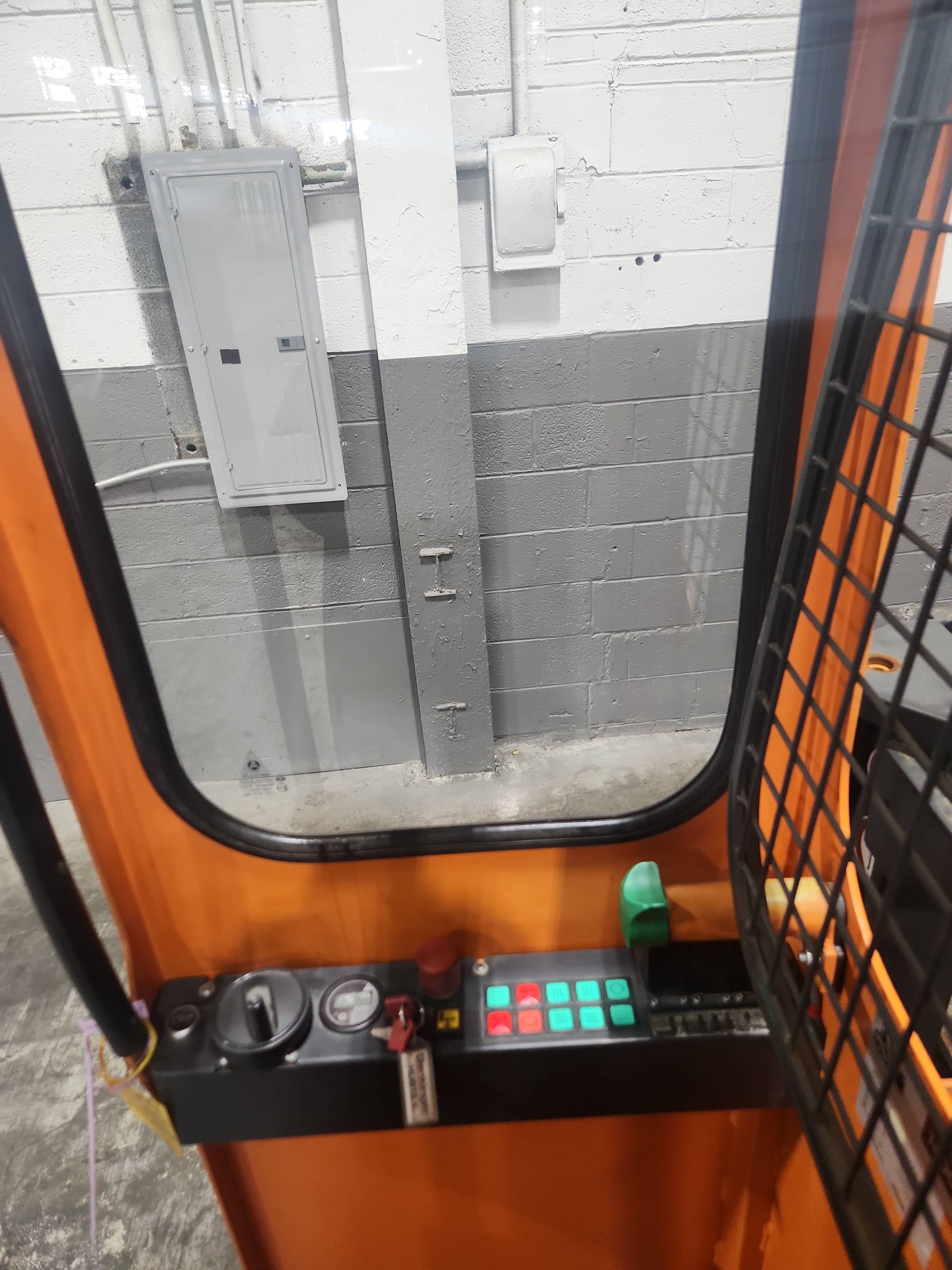 Hubtex Model: MS16 3,500Lb Capacity 4-wheel electric multidirectional sideloader