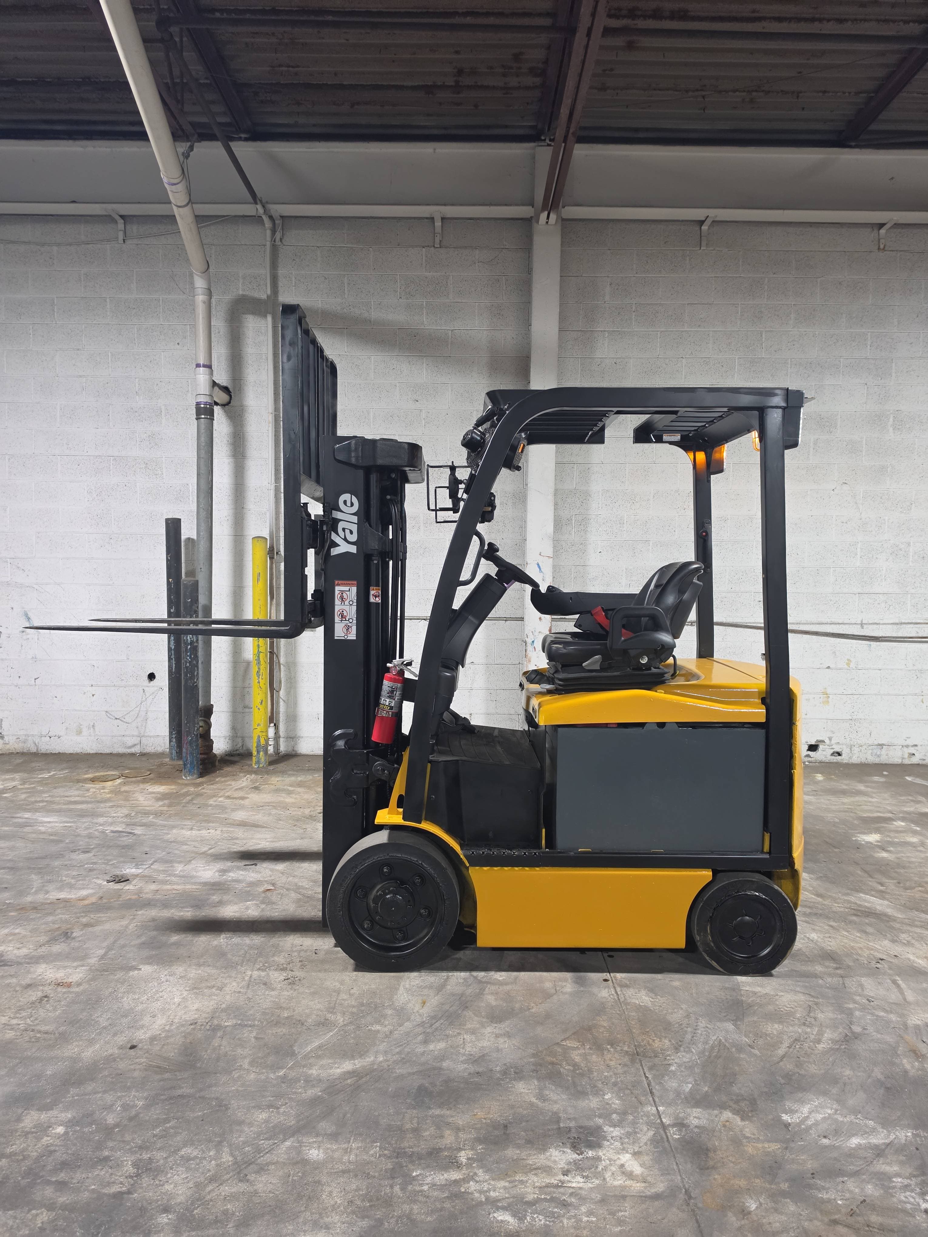 2020 Yale ERC045VGN 4,500LB Capacity, Sit Down Counterbalance Forklift. Hours: 9,827
