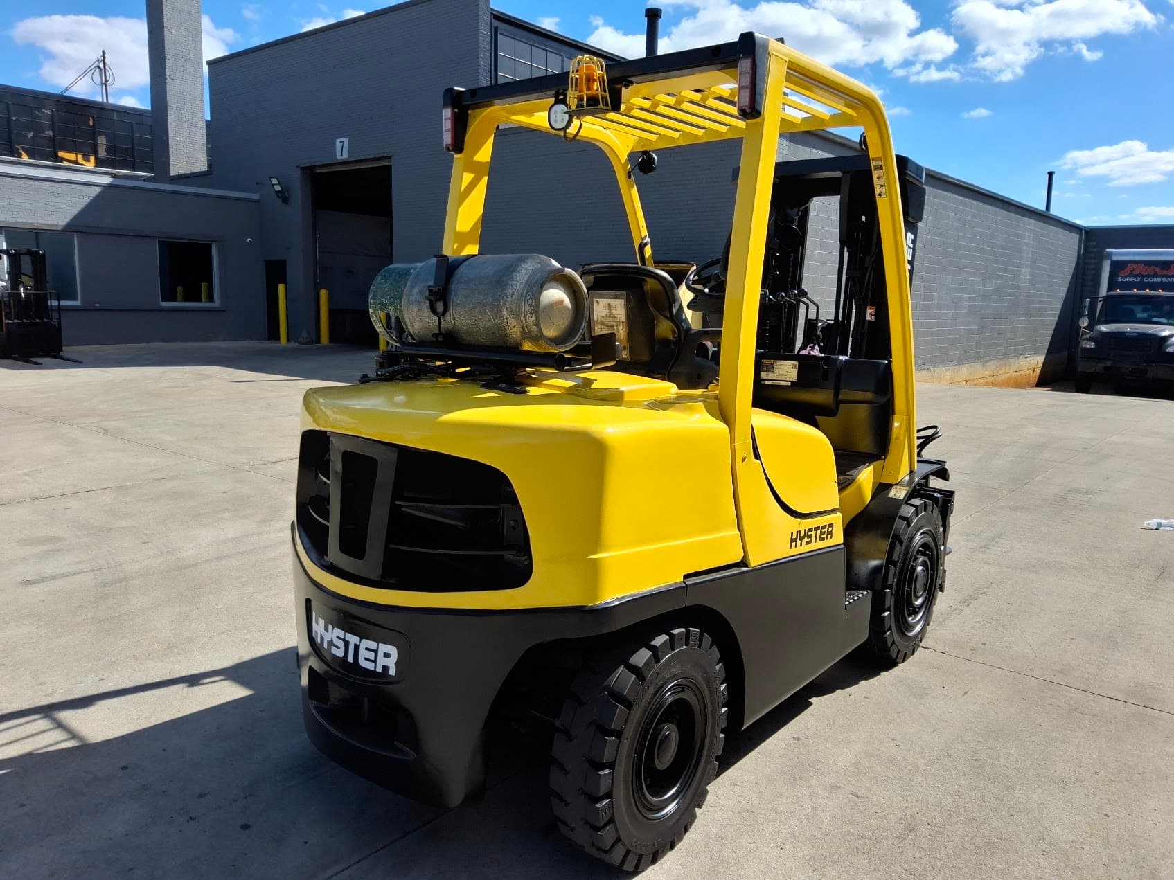 Hyster H80FT 8,000lb Capacity LP Powered Solid Pneumatic Tire Forklift
