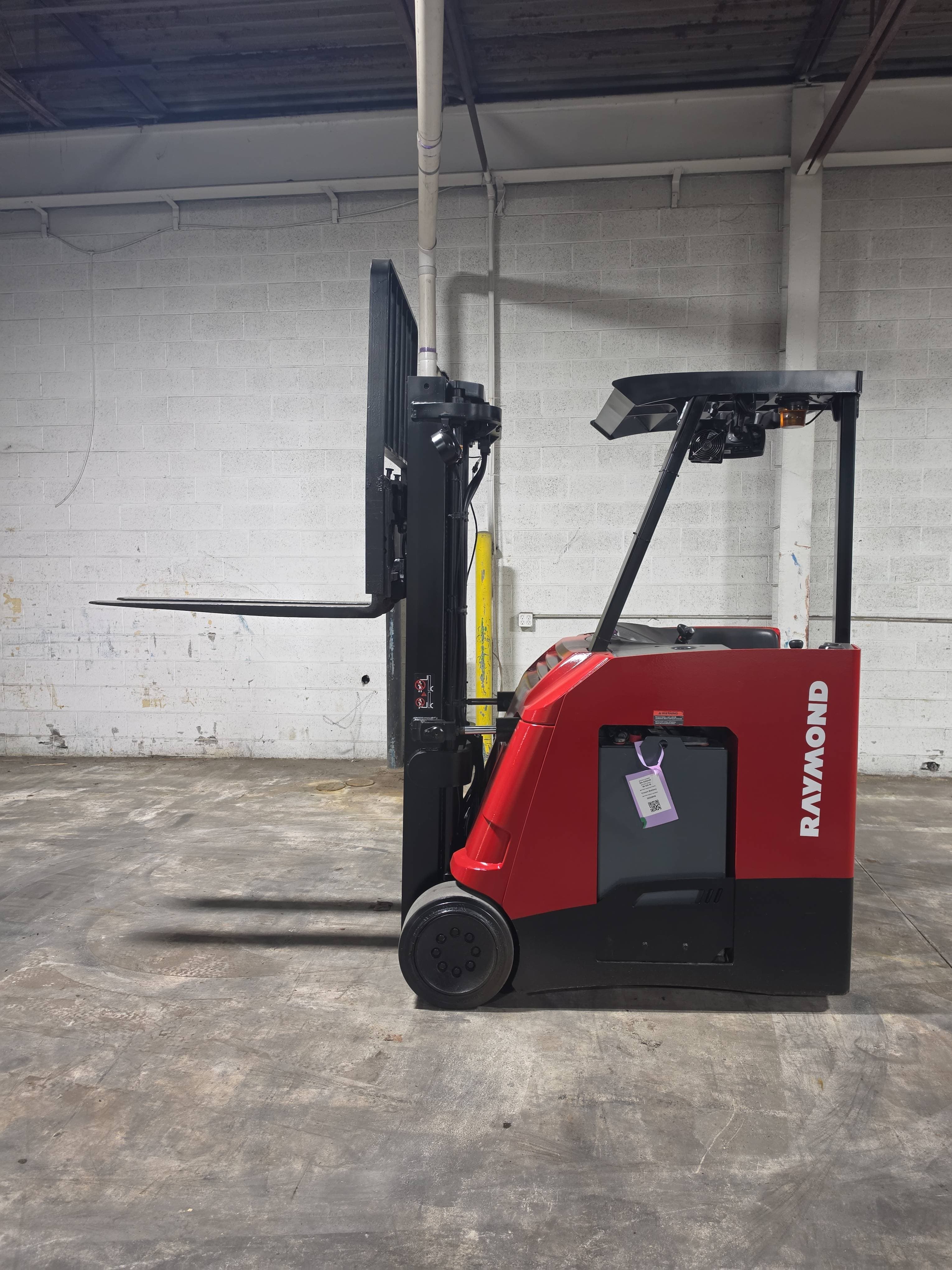 2017 Raymond Model: 425-C40TT 4,000LB Stand Up Counterbalance Electric Forklift. Hours: 8,246