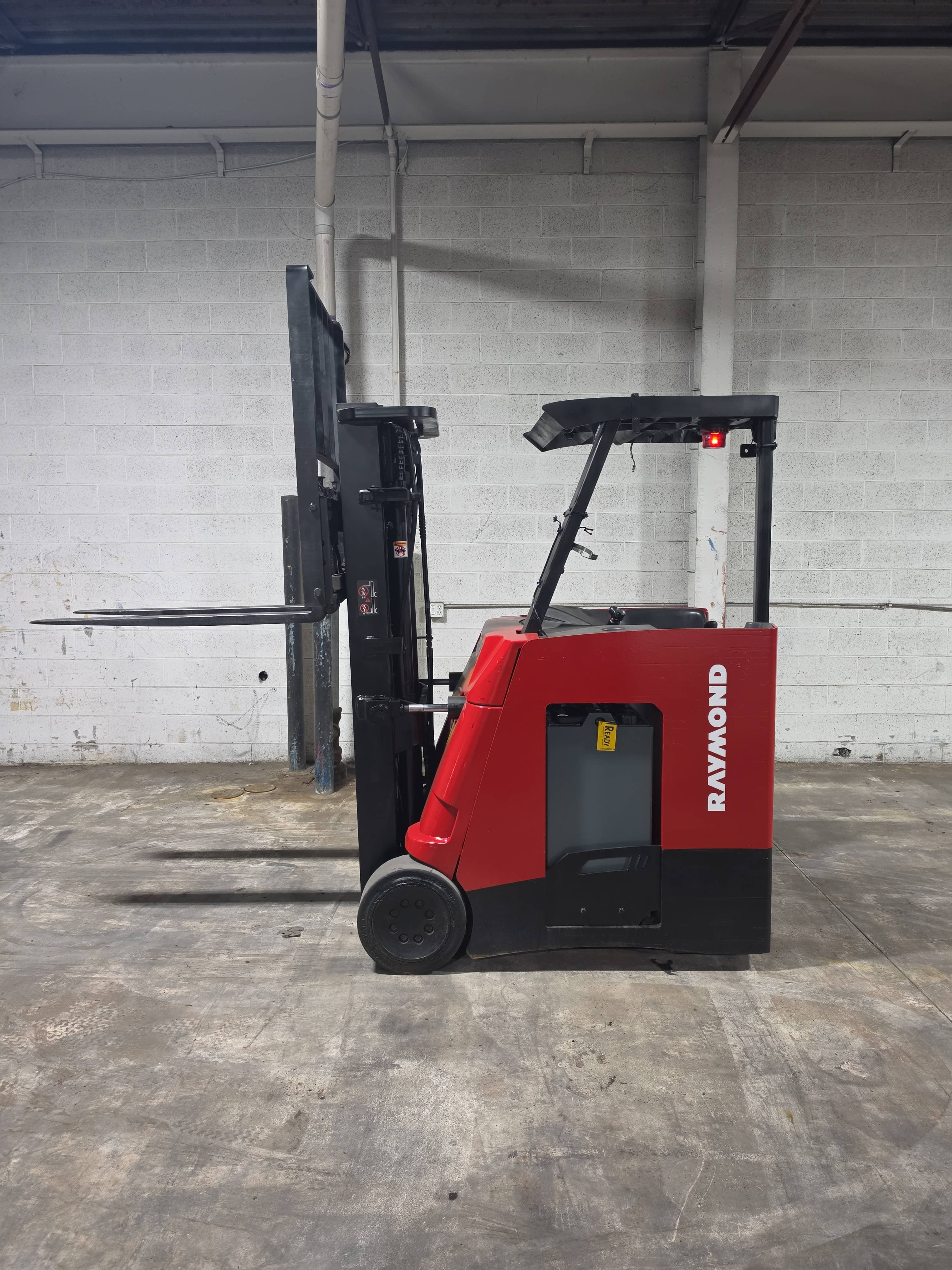 2016 Raymond Model: 415-C30TT 3,000LB Stand Up Counterbalance Electric Forklift
