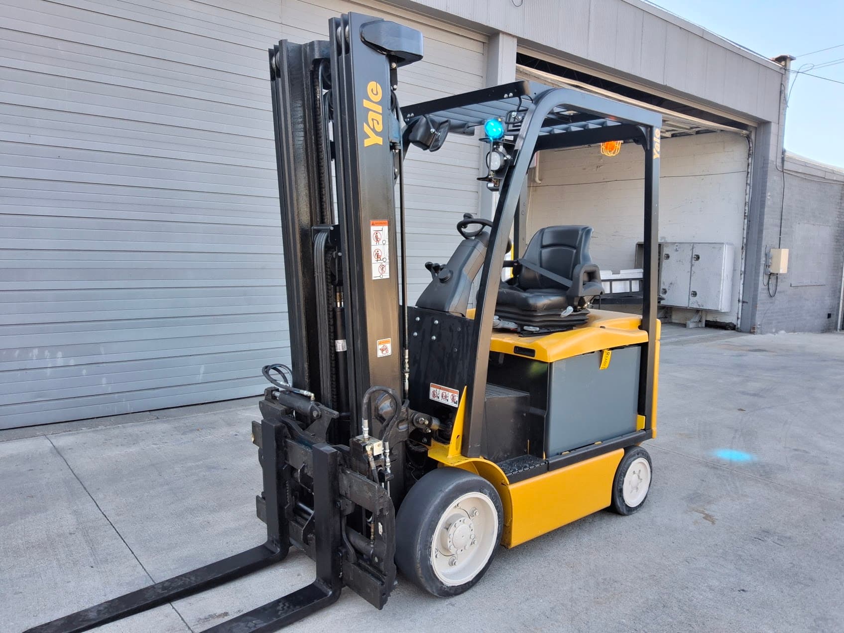 Yale ERC060VGN36TE094 4,000LB Capacity 36V Electric Cushion Tire Forklift