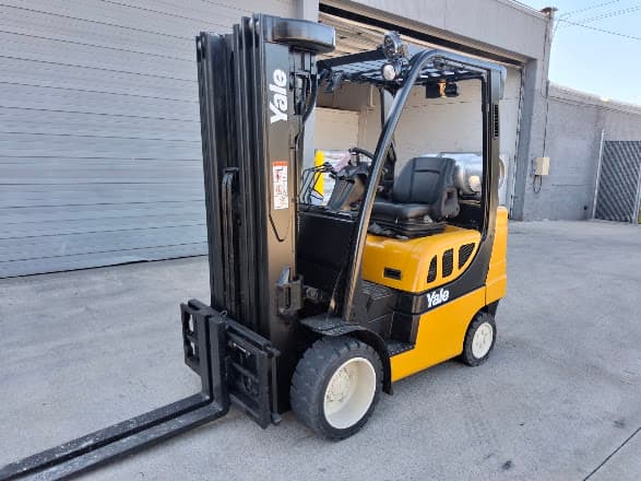 Yale GLC060VXNDSQ084 5,000LB Capacity LP Powered Cushion Tire Forklift