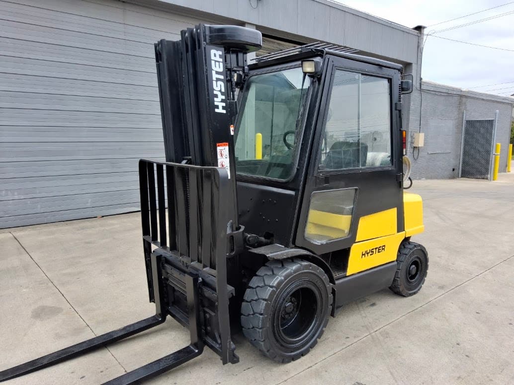 Hyster Model: H45XM 3,000lb Capacity Internal-Combustion (IC) Pneumatic-Tire Forklift