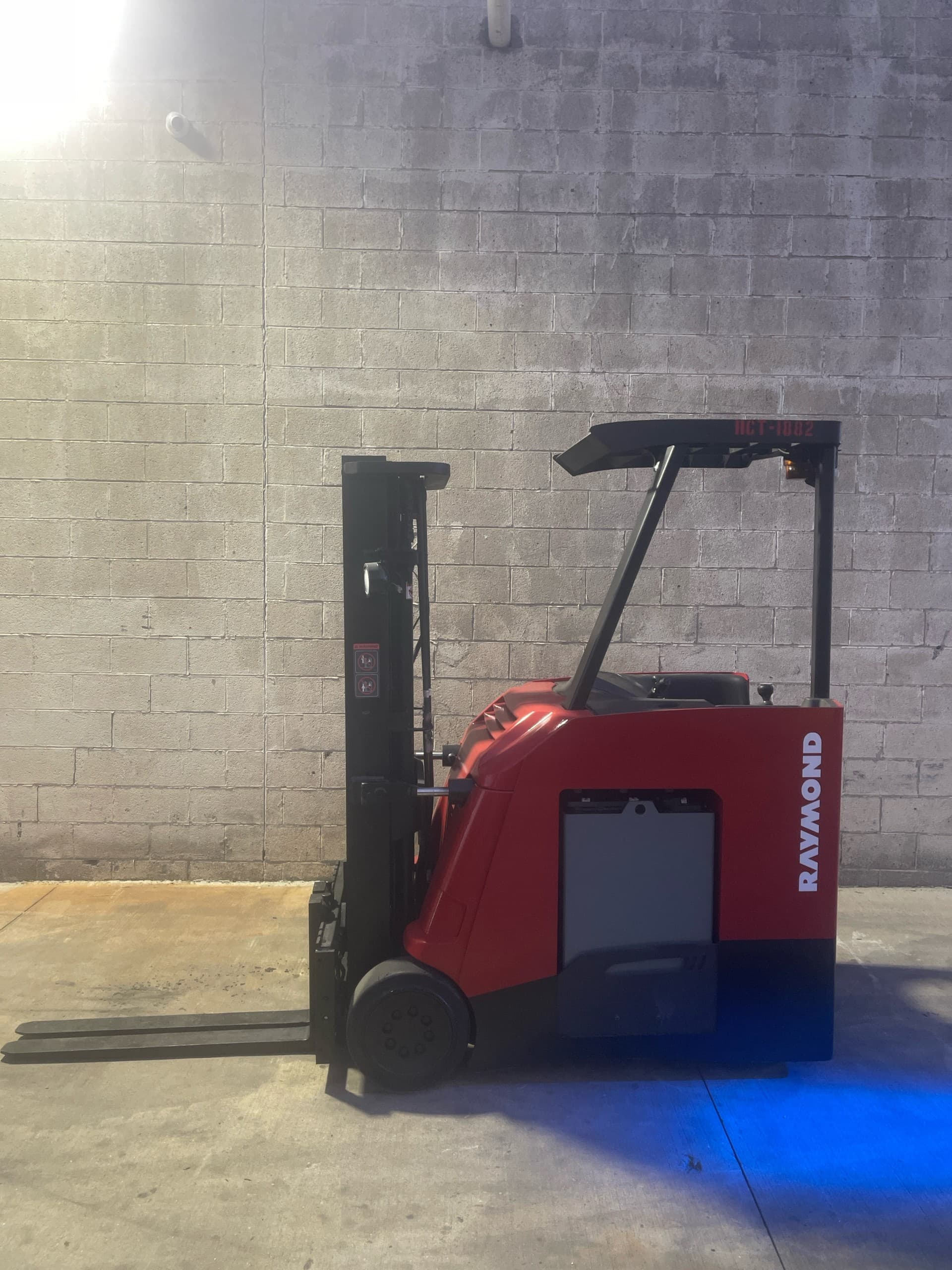 2015 Raymond 425-C40TT 4,000 lb Electric Stand-Up Forklift