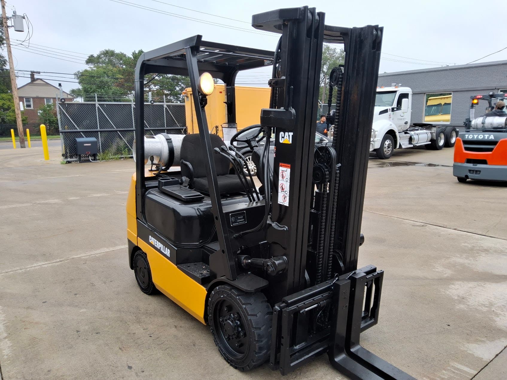 CAT FGC25K 5,000lb Capacity LP Powered Cushion Tire Forklift