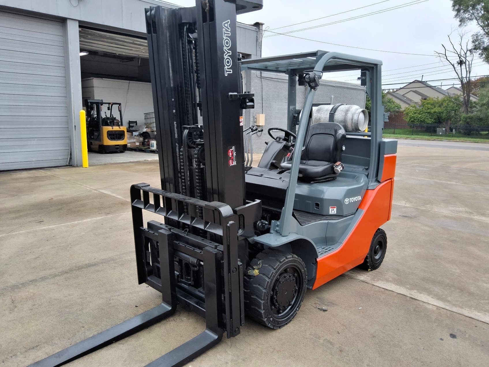 Toyota 8FGC35U-BCS 8,000lb Capacity LP Powered Cushion Tire Forklift