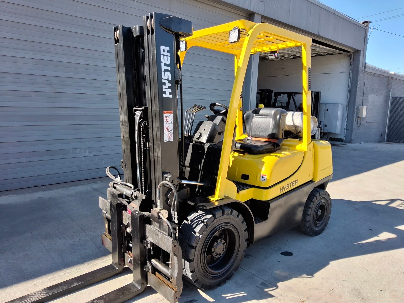 2019 Hyster H60XT 6,000 lb LP Gas Forklift – Solid Pneumatic Tires