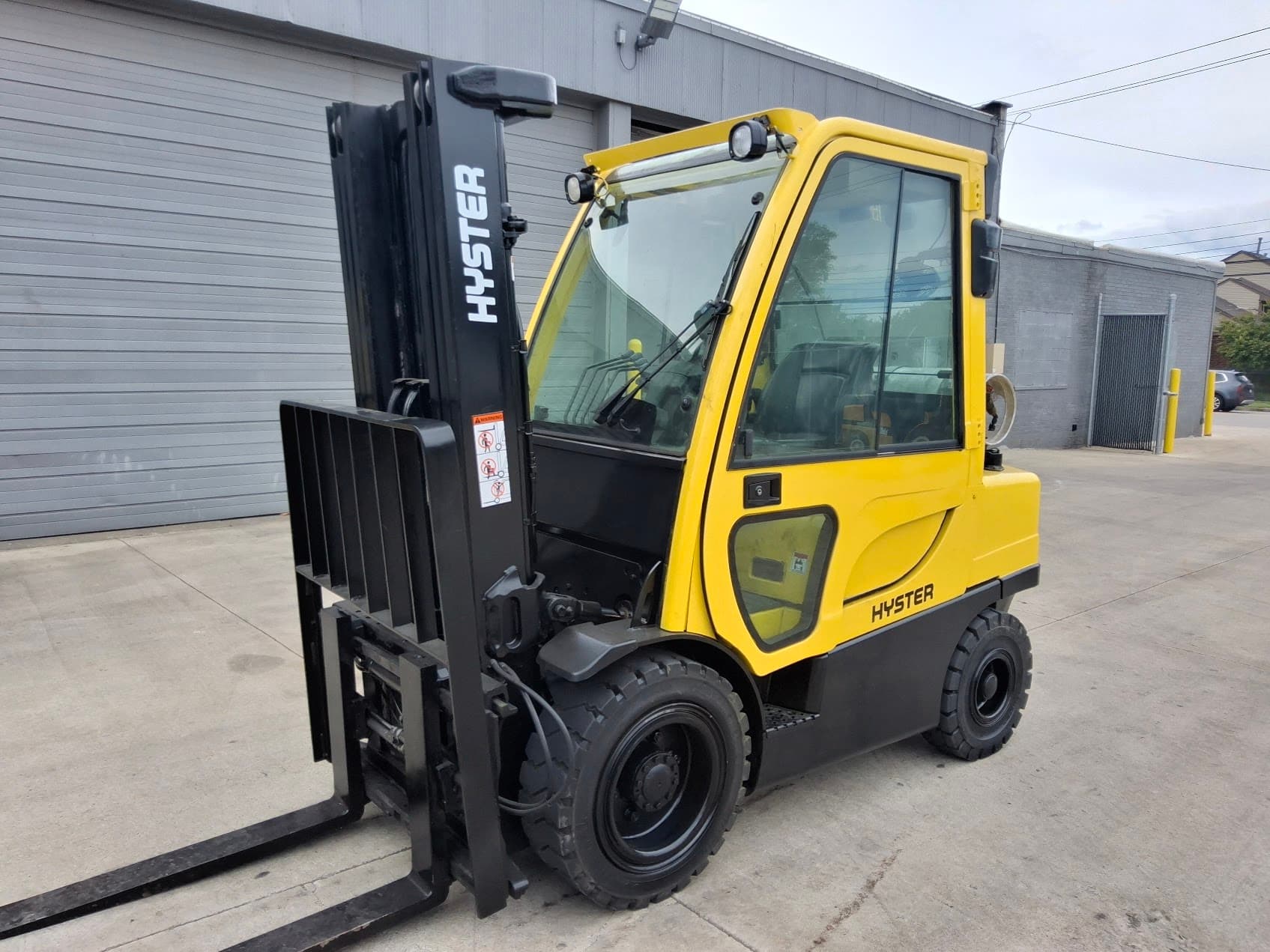 Hyster Model: H60FT 6,000lb Capacity Internal Combustion Forklift, Pneumatic Tires
