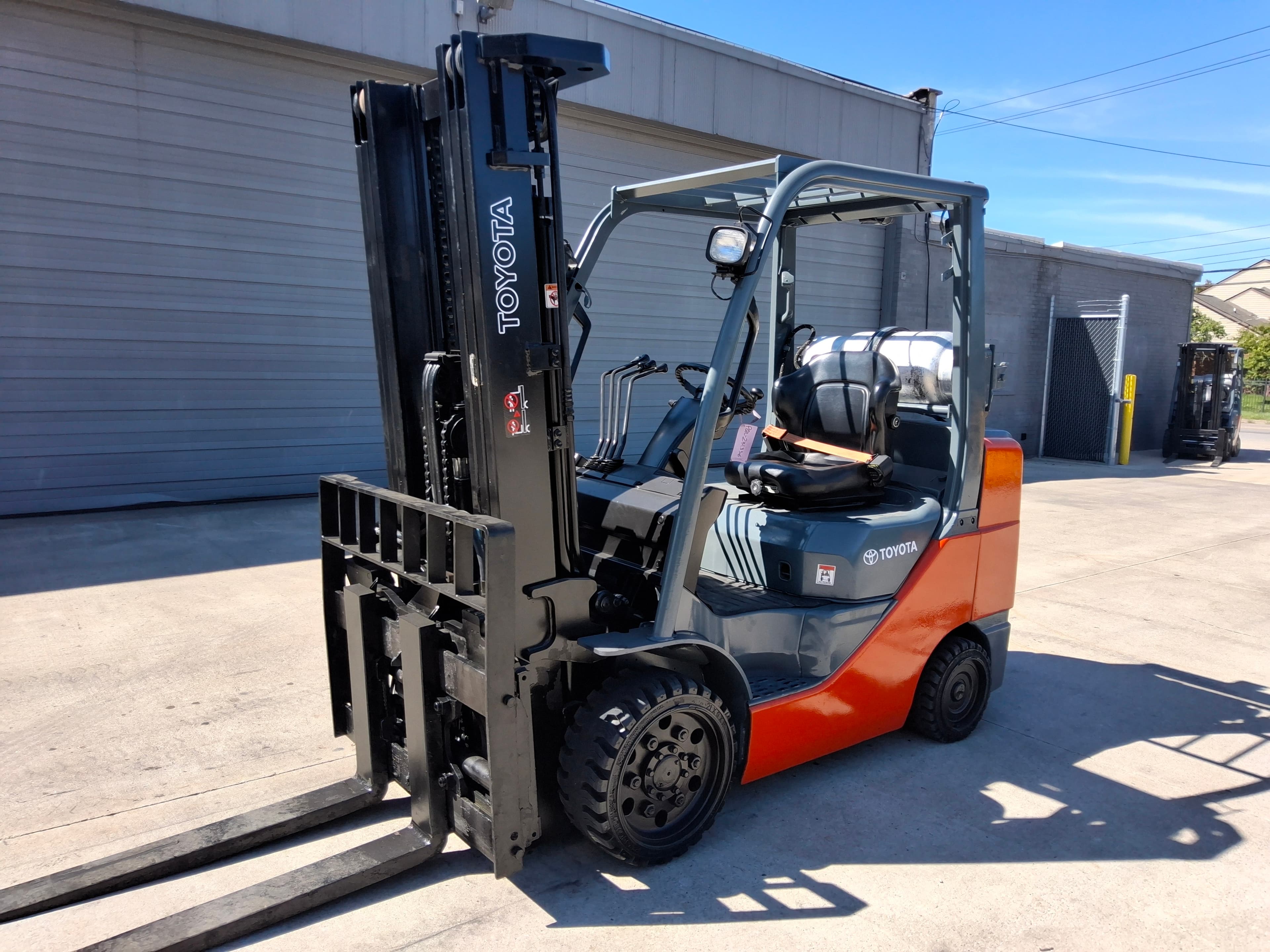 2018 Toyota Model: 8FGCU32 6,500lb Capacity Cushion Tire LP Powered Forklift. Hours: 9,312