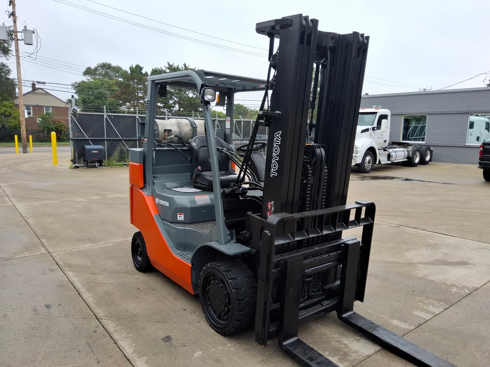 Toyota 8FGC35U-BCS 8,000lb Capacity LP Powered Cushion Tire Forklift