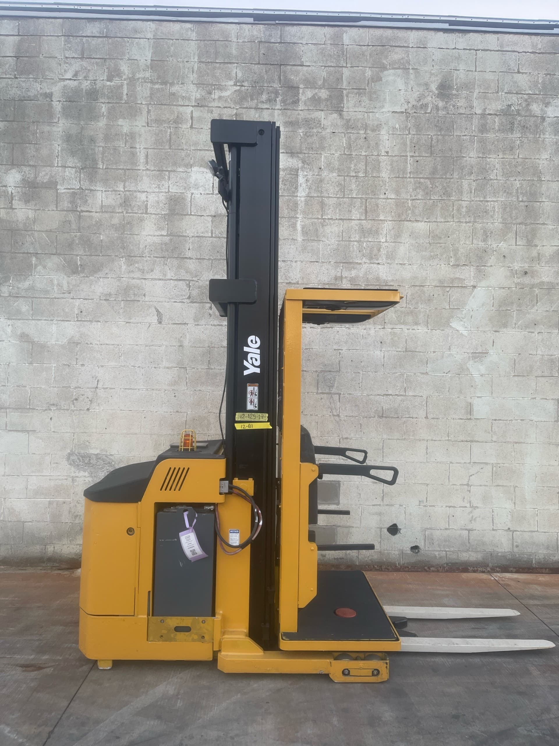 Yale OS030BFN24TE131 3,000 lb Electric Order Picker Forklift