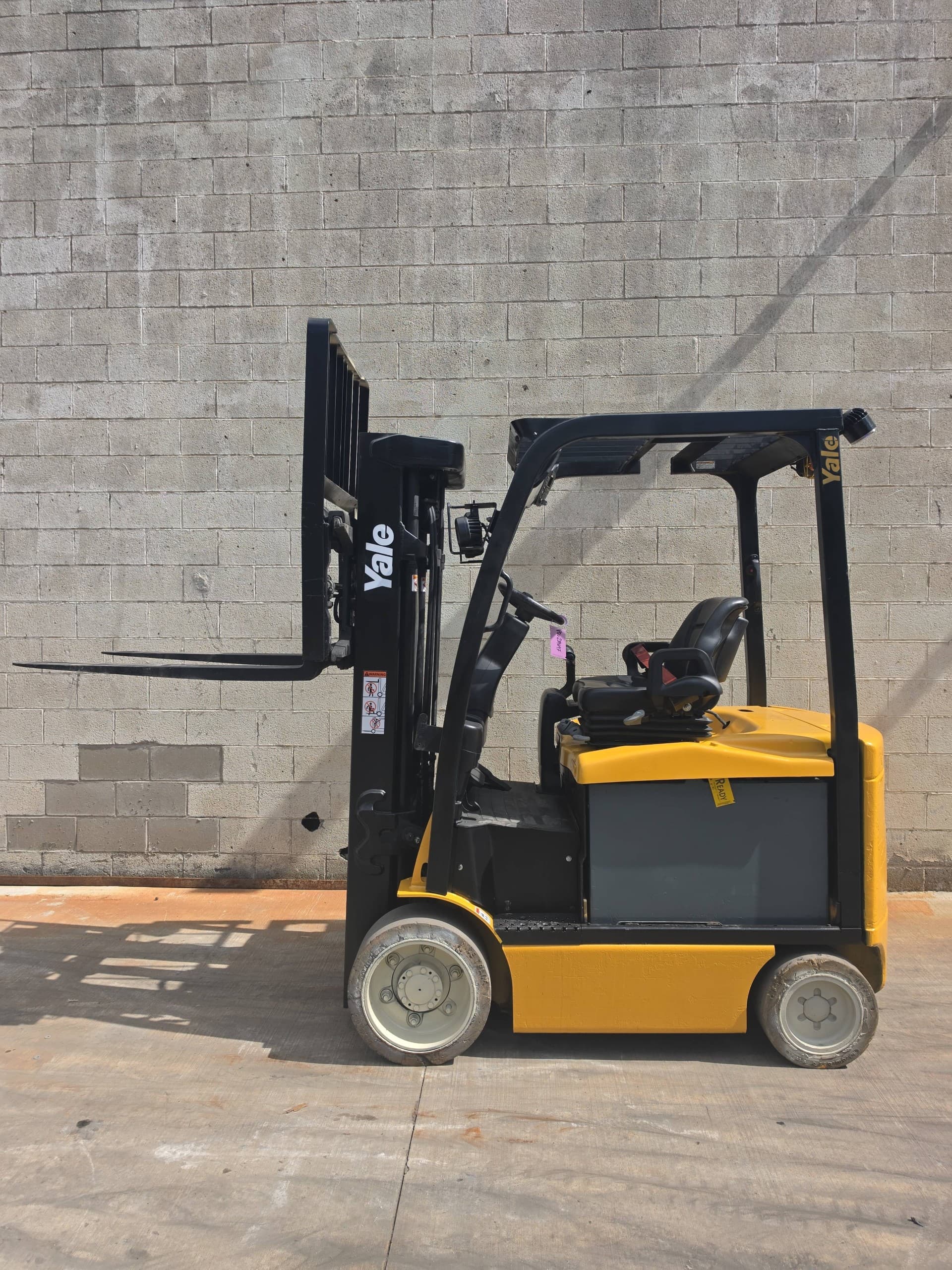 Yale Model: ERC060VGN48TE088 6,000lb Capacity Electric Forklift, Cushion Tires