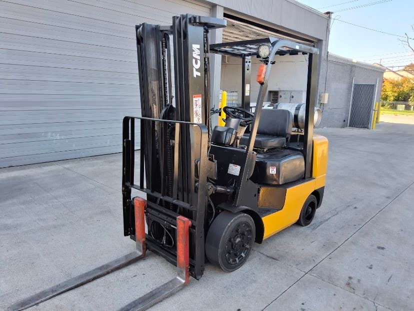 TCM FCG25-3L 4,300LB Capacity Cushion Tire Forklift, 189" Lift Height