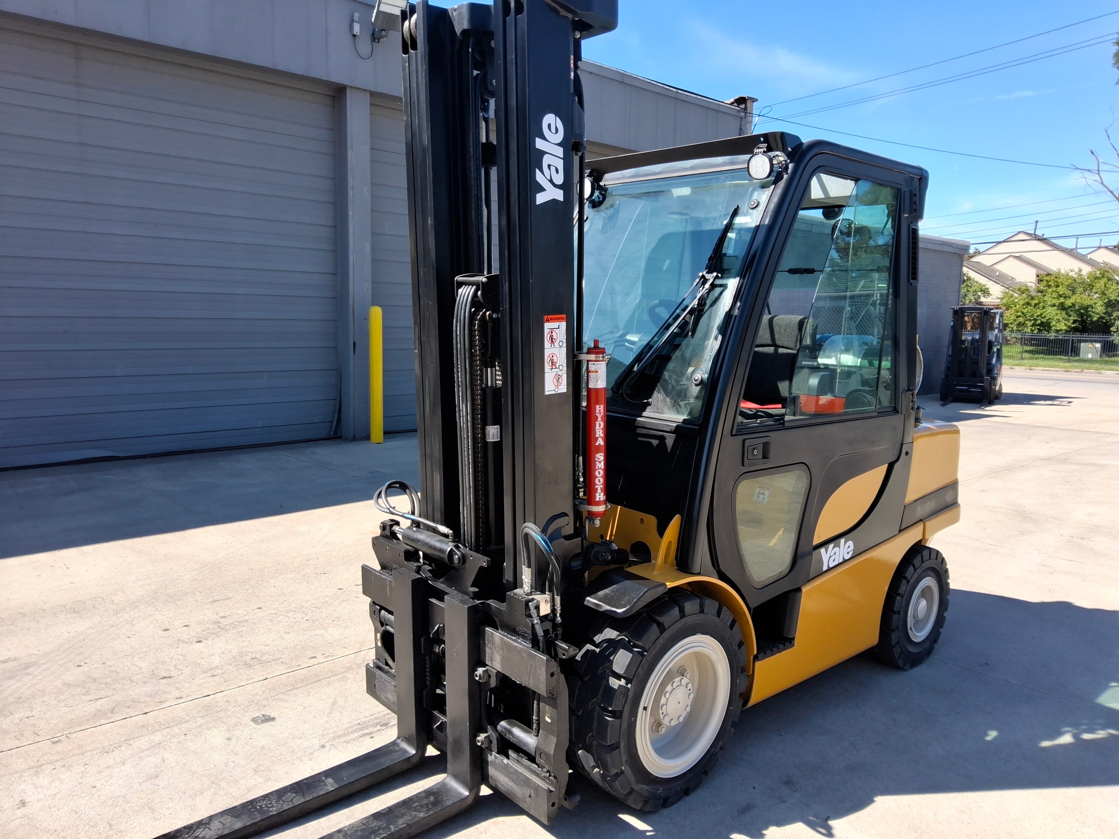 2018 Yale Model: GLP070VXN 7,000LB Capacity, LP Powered, W/Cab Forklift. Hours: 561!!