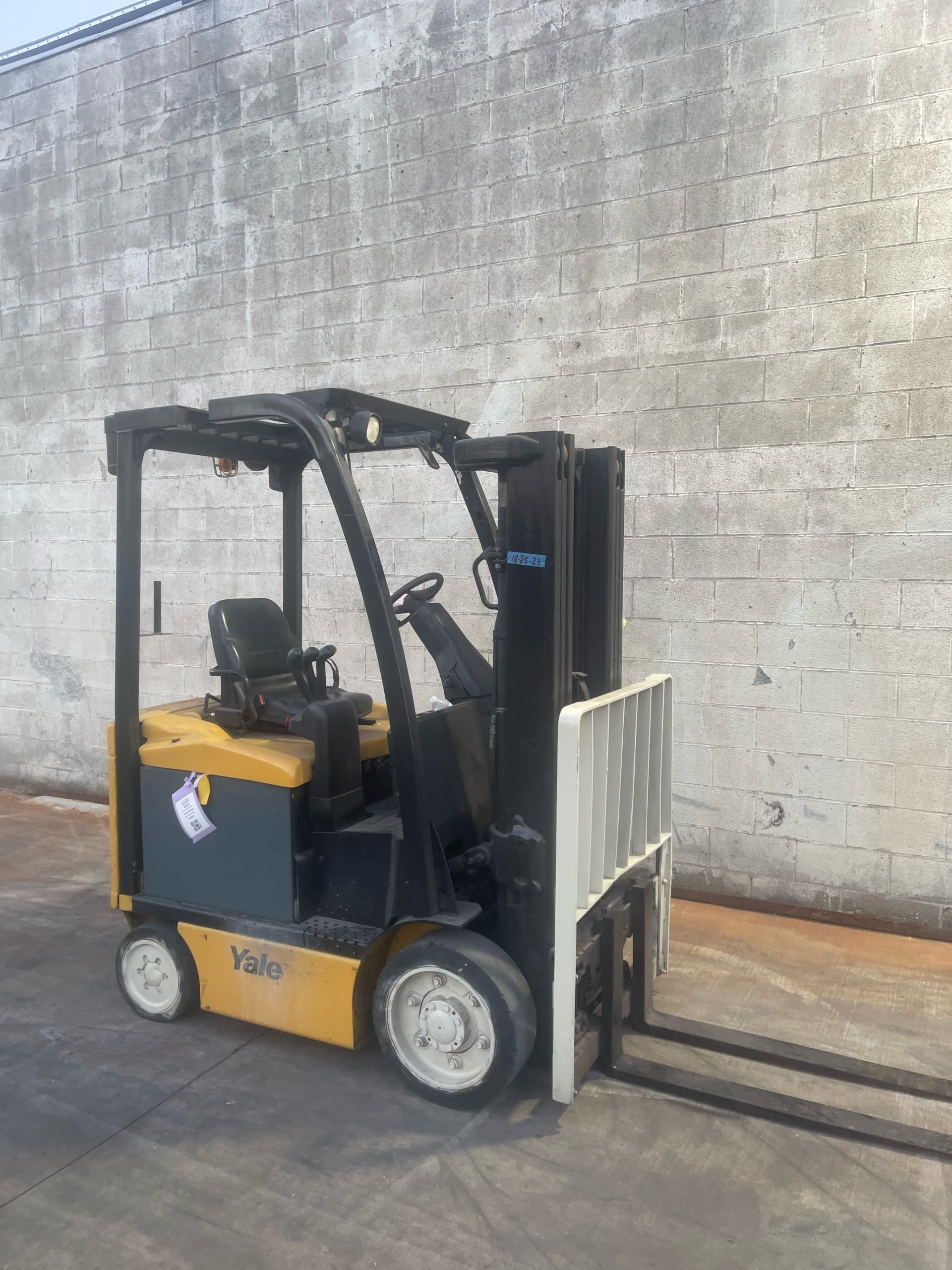 Yale ERC050VGN36TE083 5,000 lb Electric Sit-Down Forklift