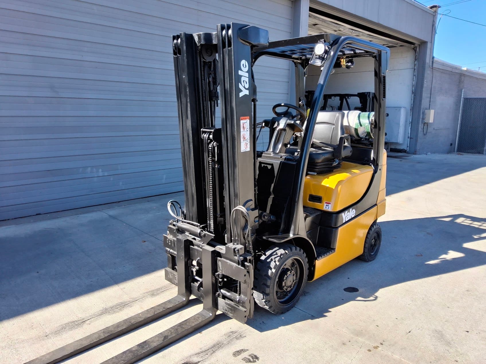 Yale GLC050VXNEAE083 5,000 lb LP Gas Forklift – Cushion Tires